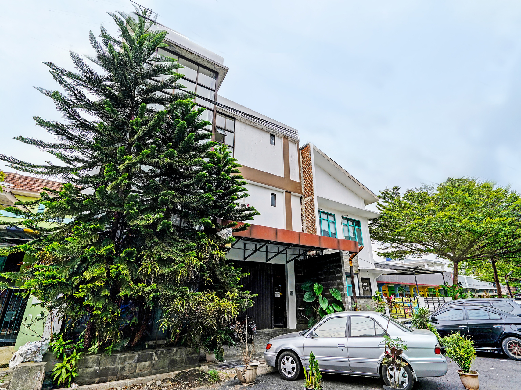OYO 92249 Wisma Rina Rini Tegalega Park, Bandung