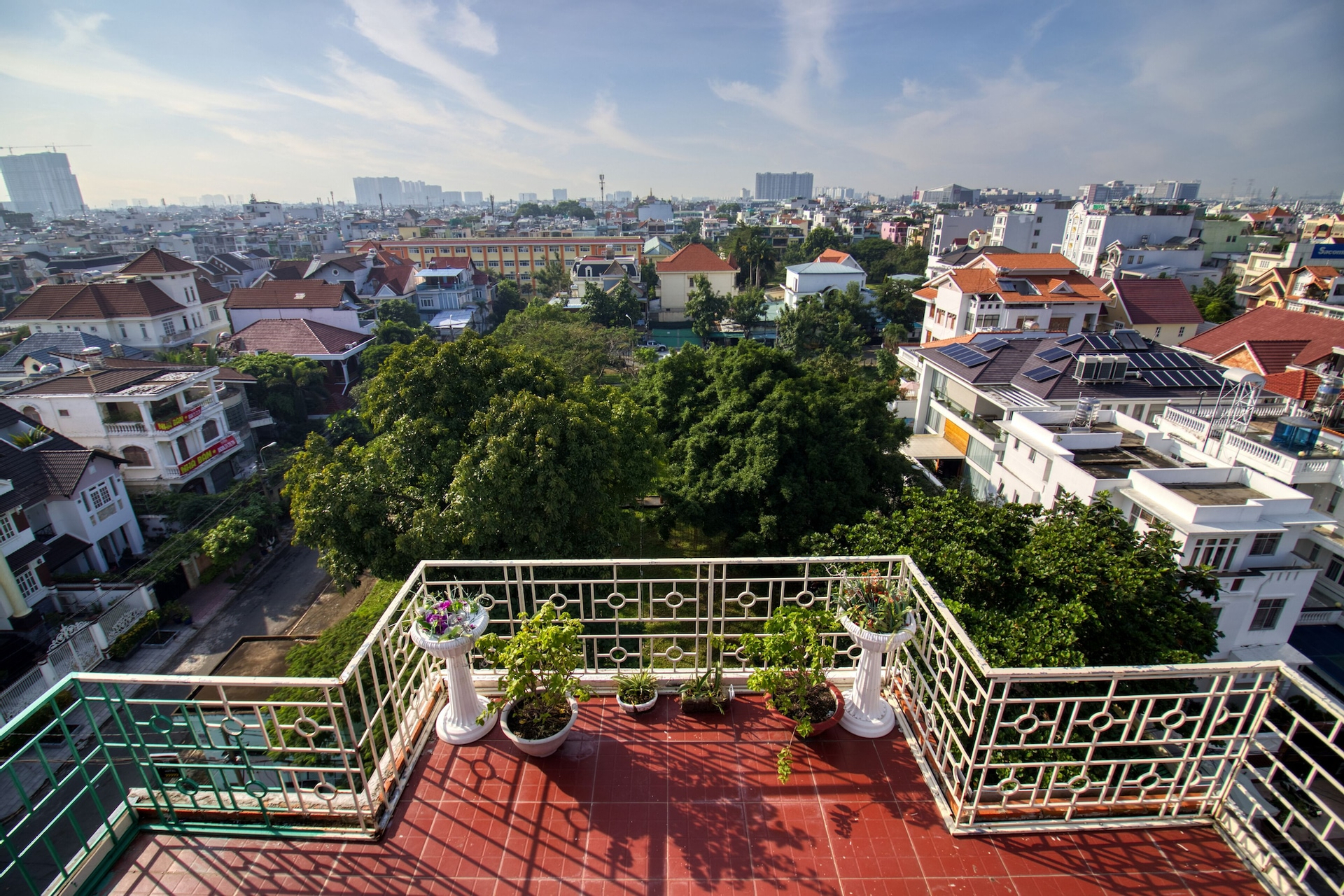 Exterior & Views