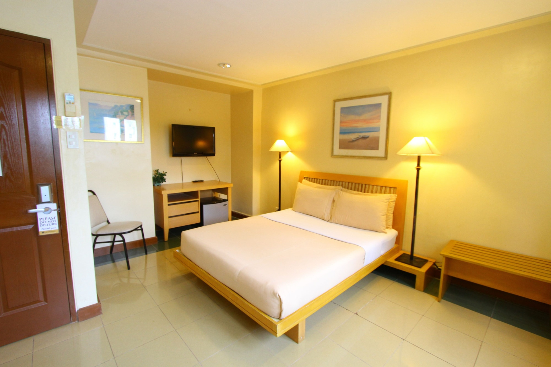TRACE Suites, Los Baños