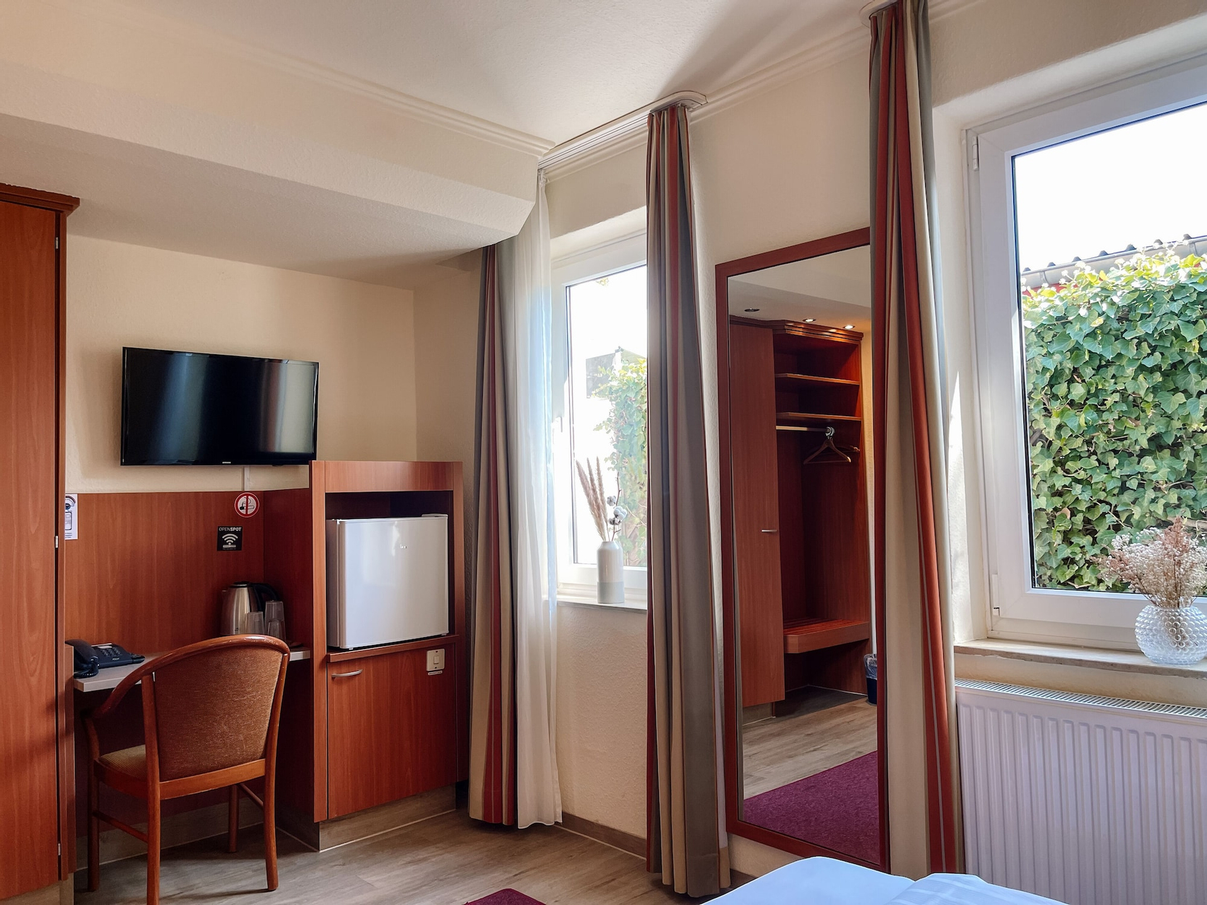 Bedroom 3, Hotel Falk, Bremen