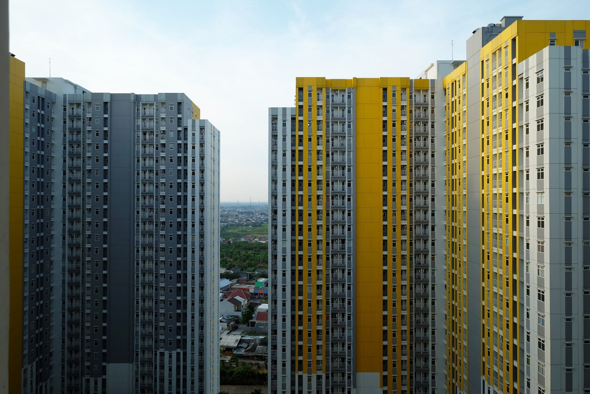 Exterior & Views 2, 3BR near Sumarecon Mall Bekasi at The Springlake Apartment by Travelio, Bekasi