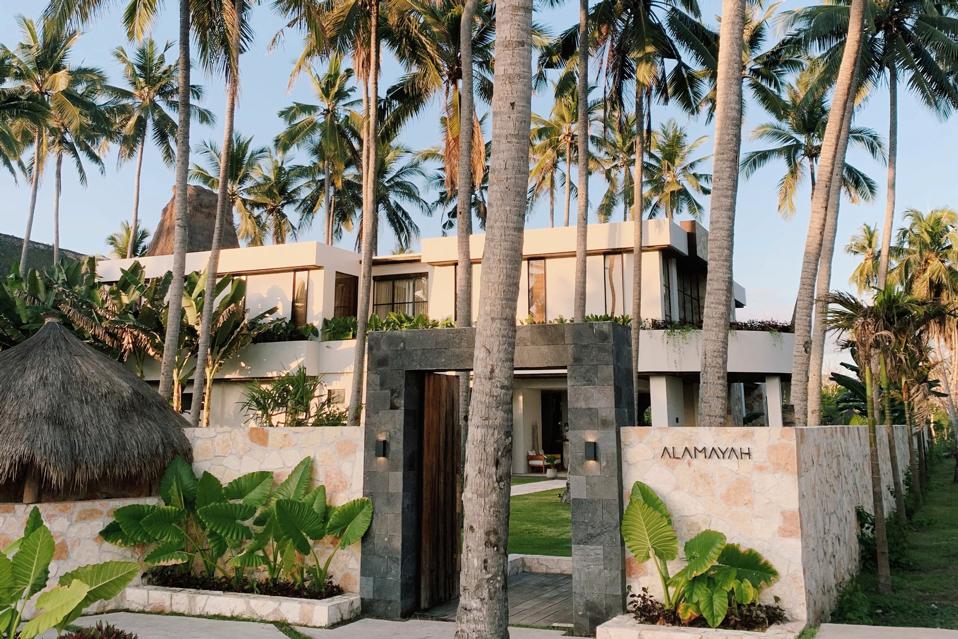 Exterior & Views