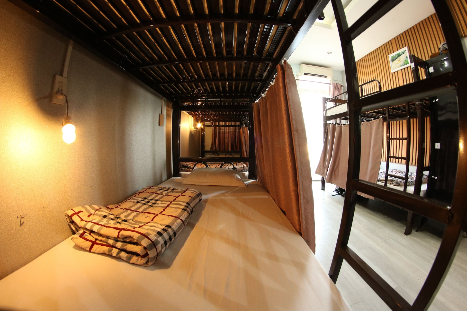 Vietnam Guide Home, Quận 1