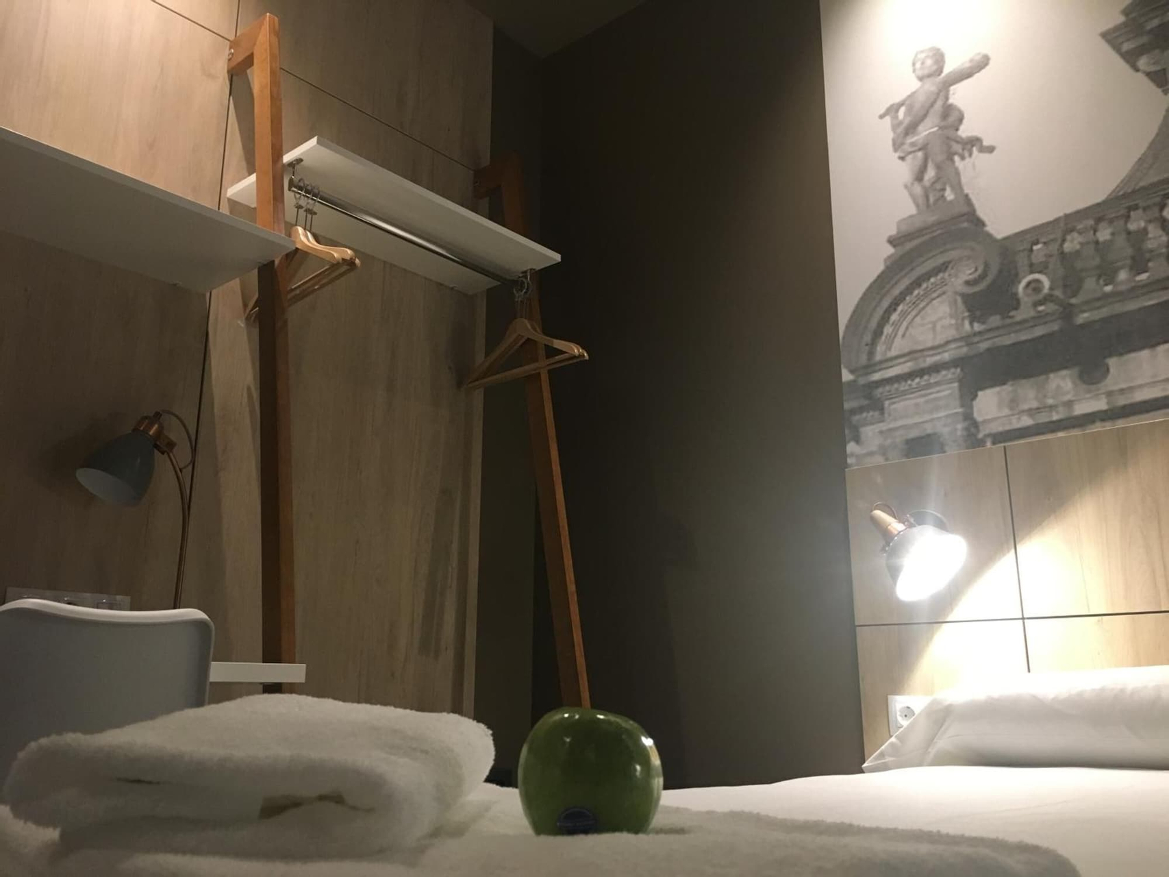 Bedroom 3, Hotel Landaben, Navarra