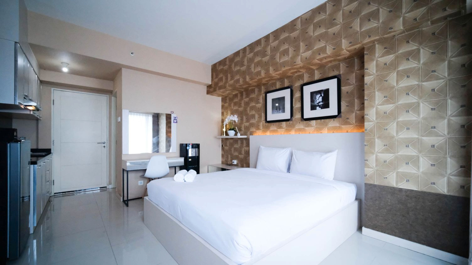 Modern and Cozy Stay Studio Apartment at Tanglin Supermall Mansion By Travelio, Surabaya
