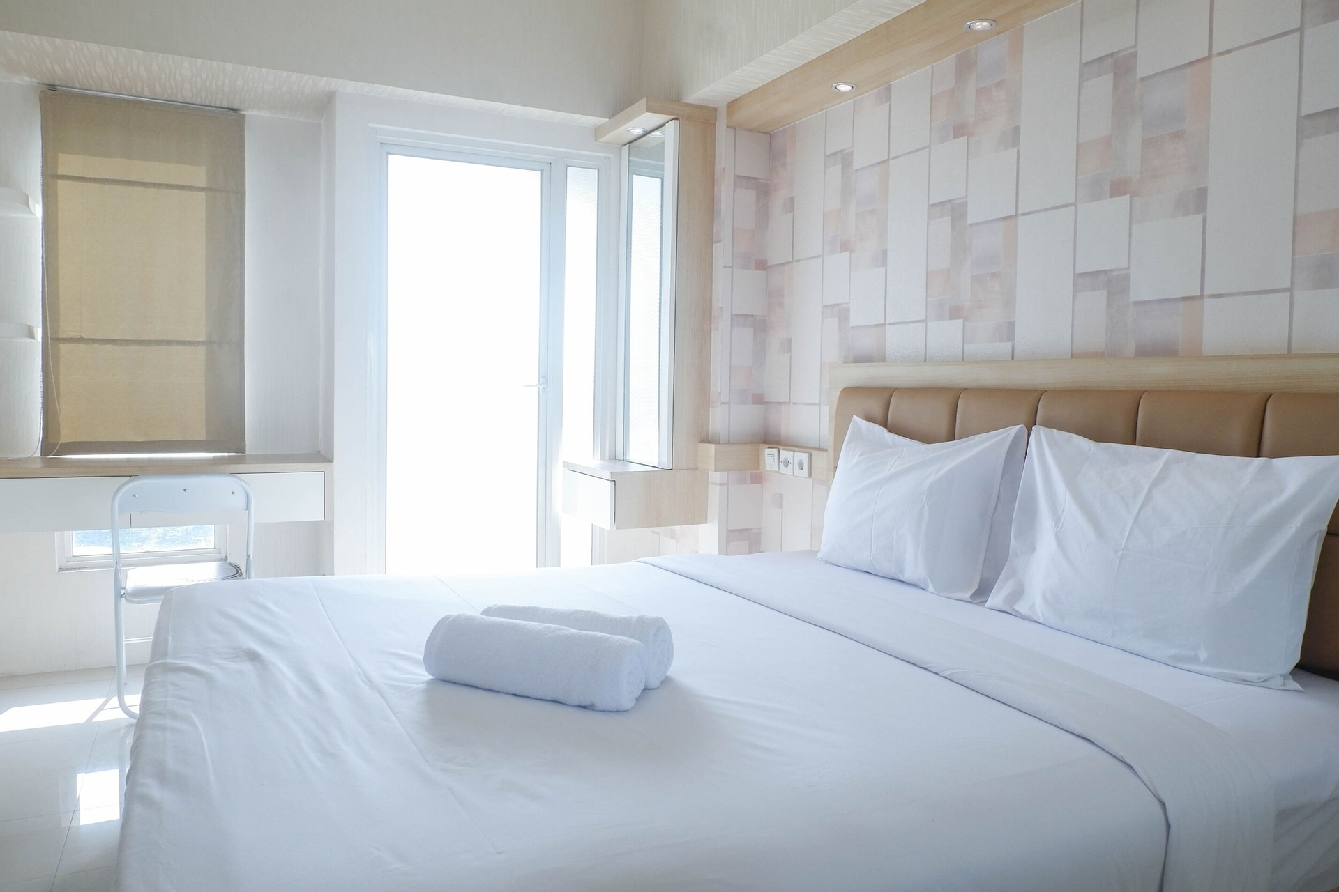 Bedroom 4, Comfortable and Well Appointed Studio Apartment Supermall Mansion By Travelio, Surabaya
