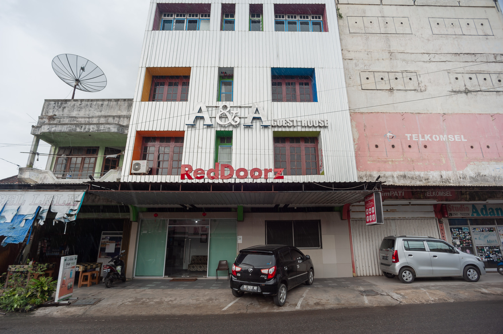 Exterior & Views 2, RedDoorz near Jembatan Makalam, Jambi