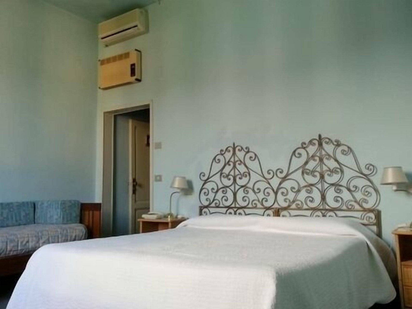 Room 5, Mediterraneo, Pistoia