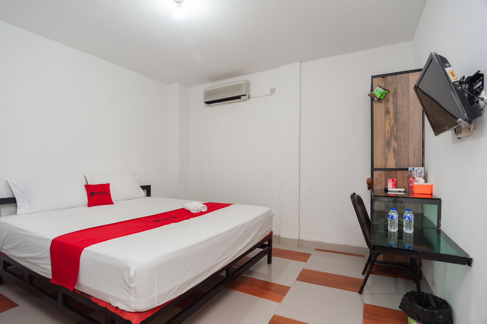 Bedroom 4, RedDoorz near Jembatan Makalam, Jambi