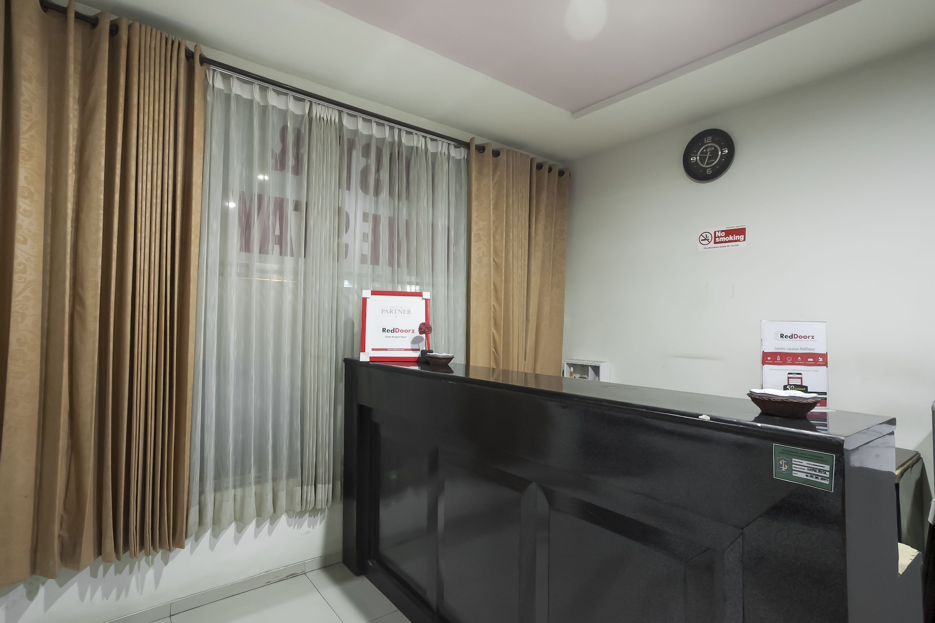 Public Area 3, RedDoorz @ Panglima Sudirman, Surabaya