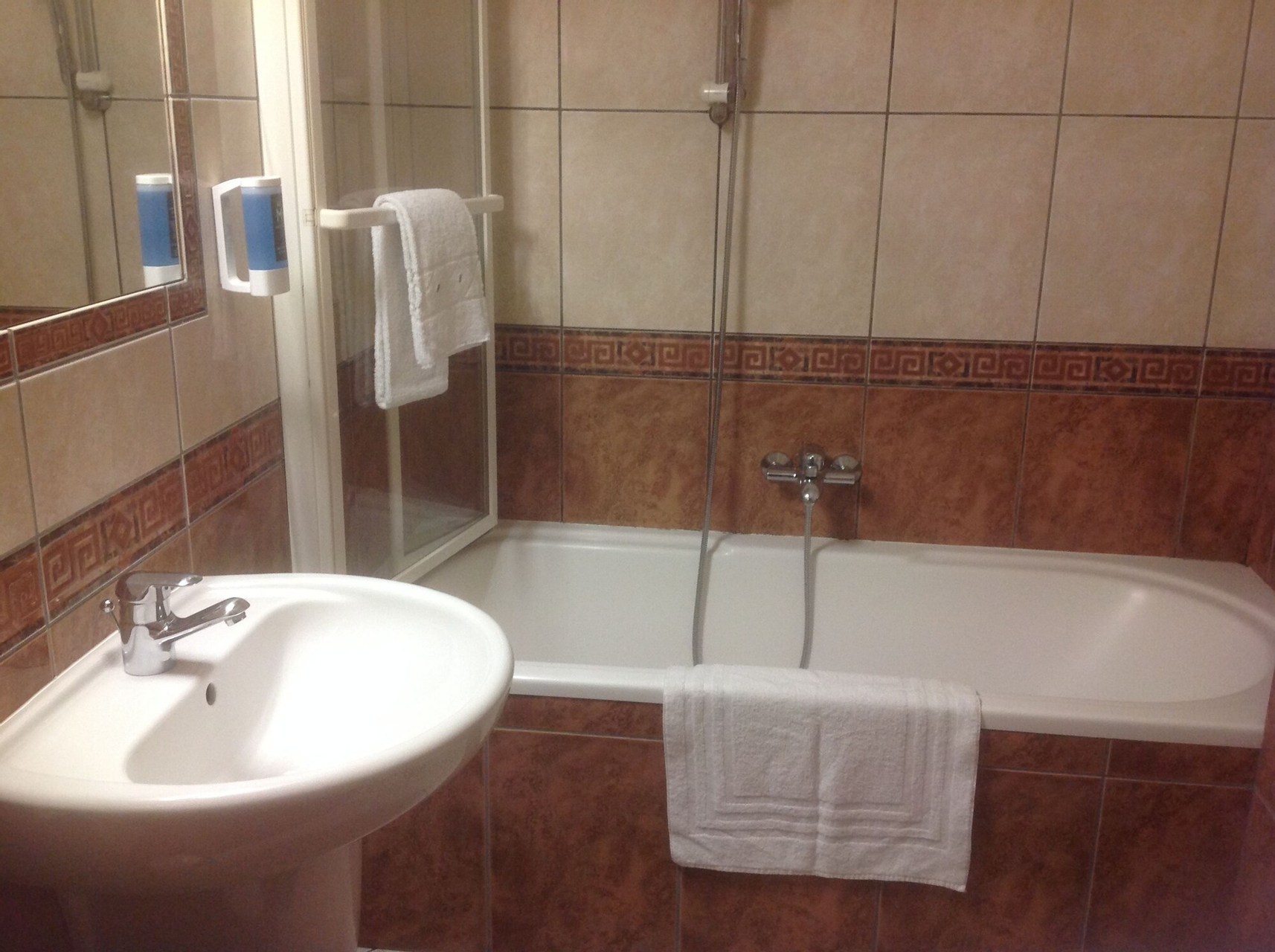 Bathroom 3, Hotel Le Pole Europeen, Luxembourg
