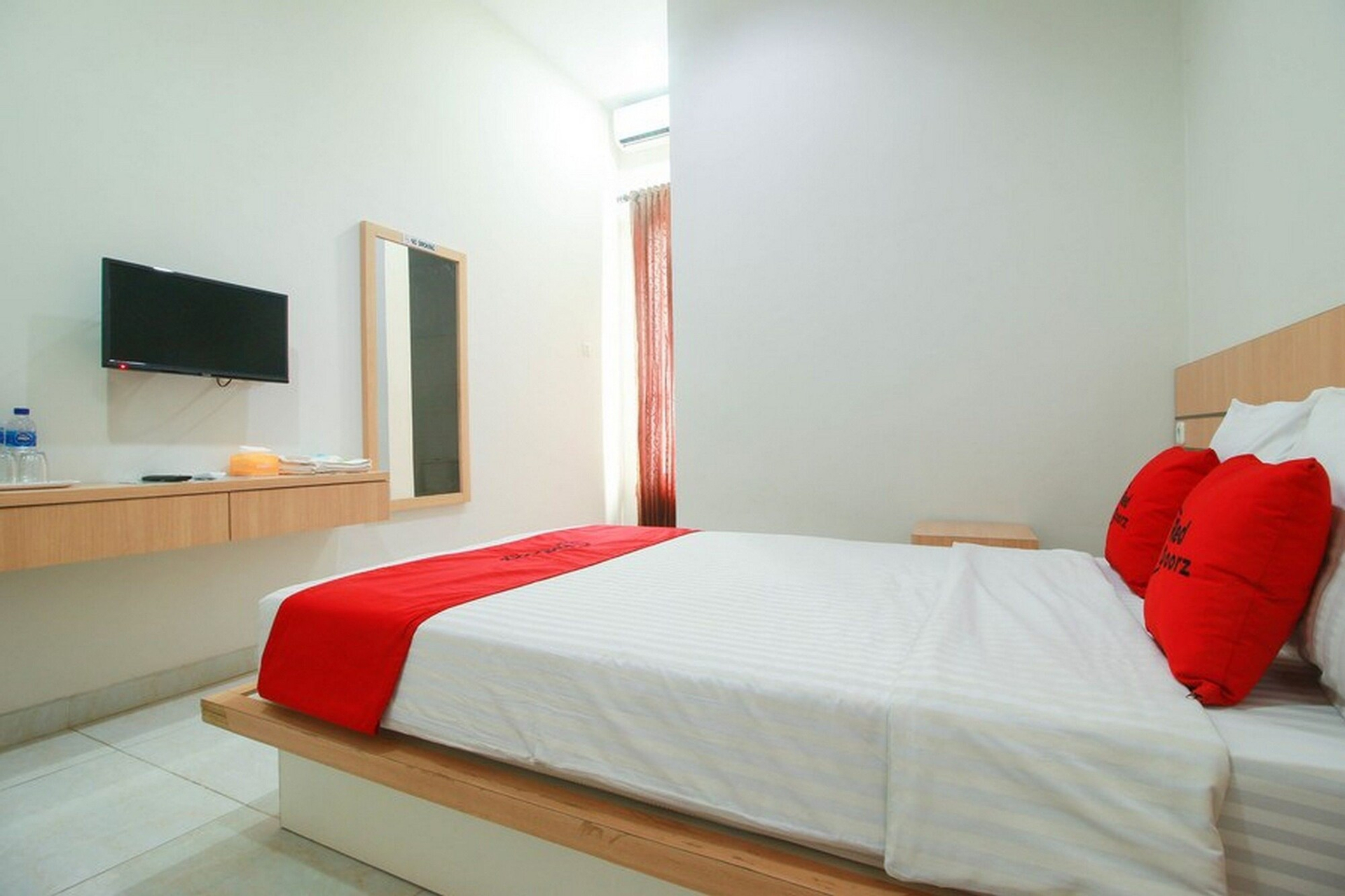 Bedroom 3, RedDoorz Syariah near Universitas Jenderal Soedirman, Banyumas
