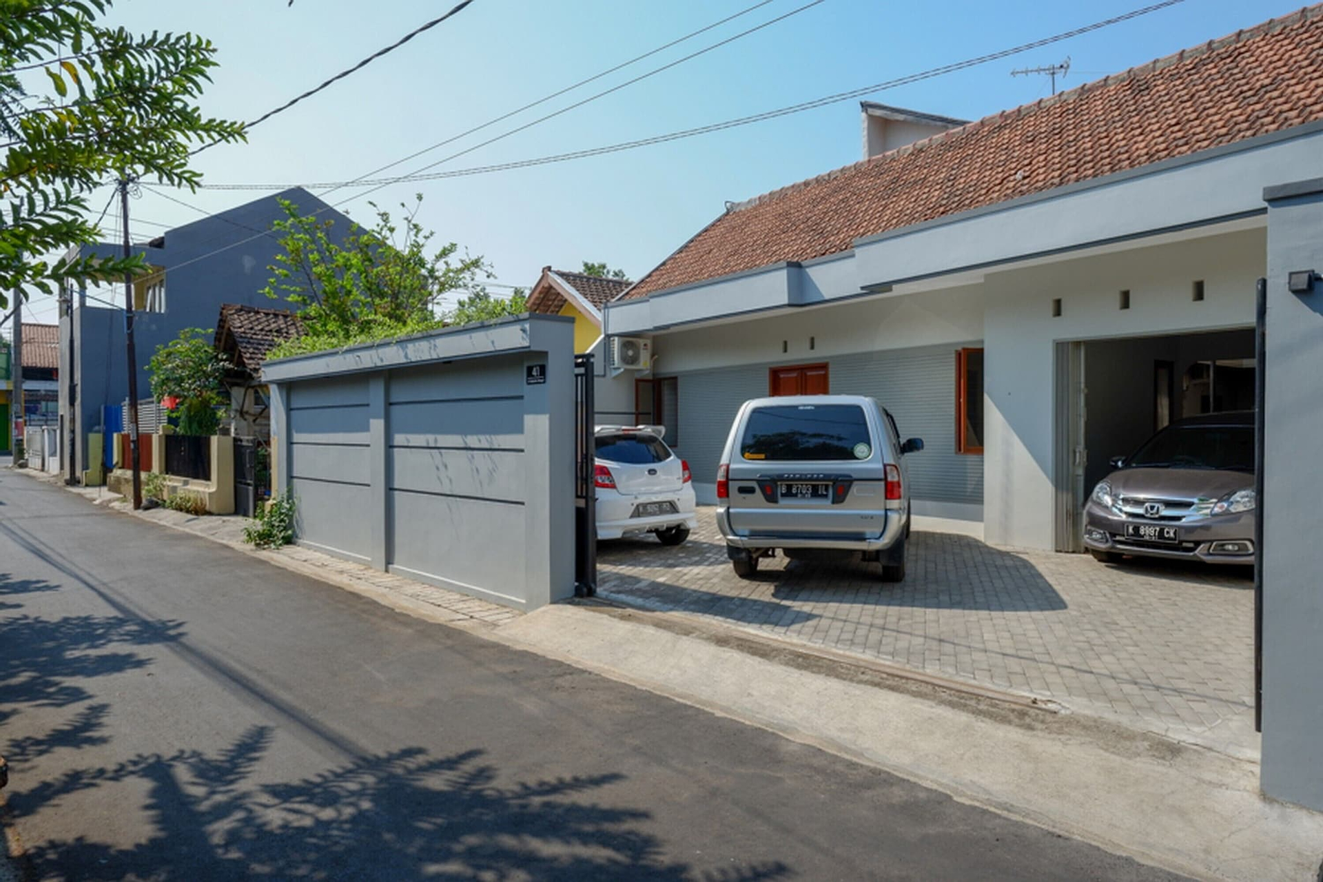 Exterior & Views