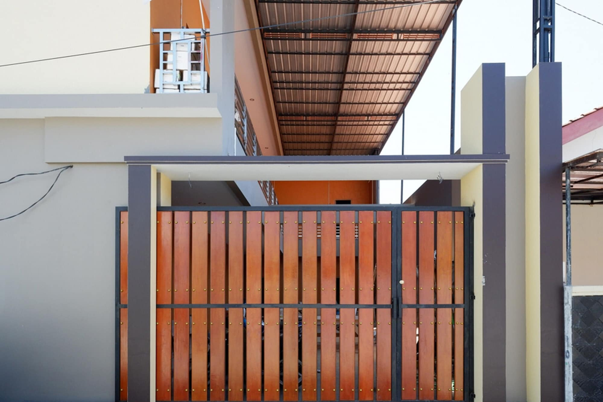 Exterior & Views