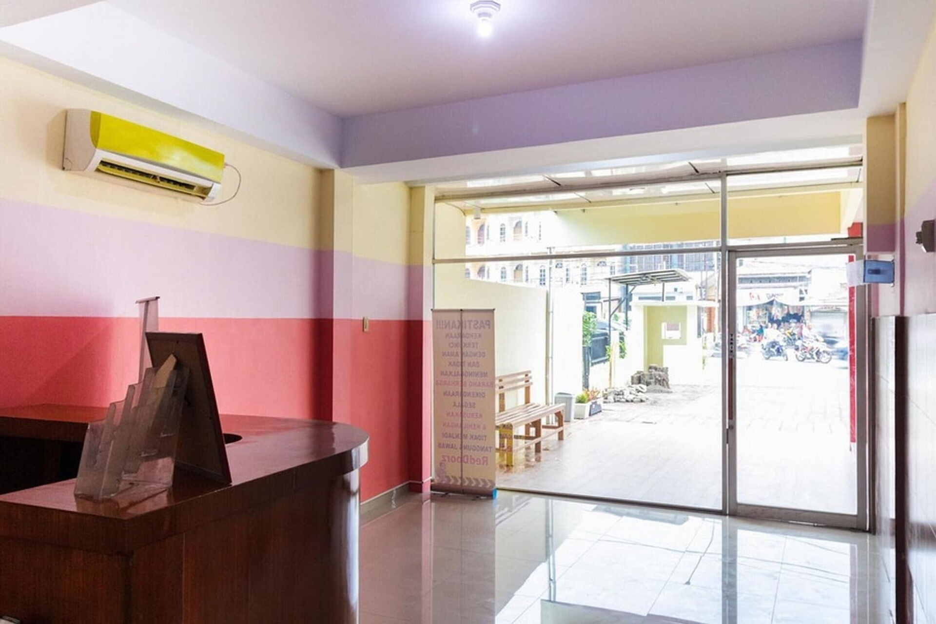 Public Area 2, RedDoorz Plus @ Jalan Gatot Subroto Medan, Medan