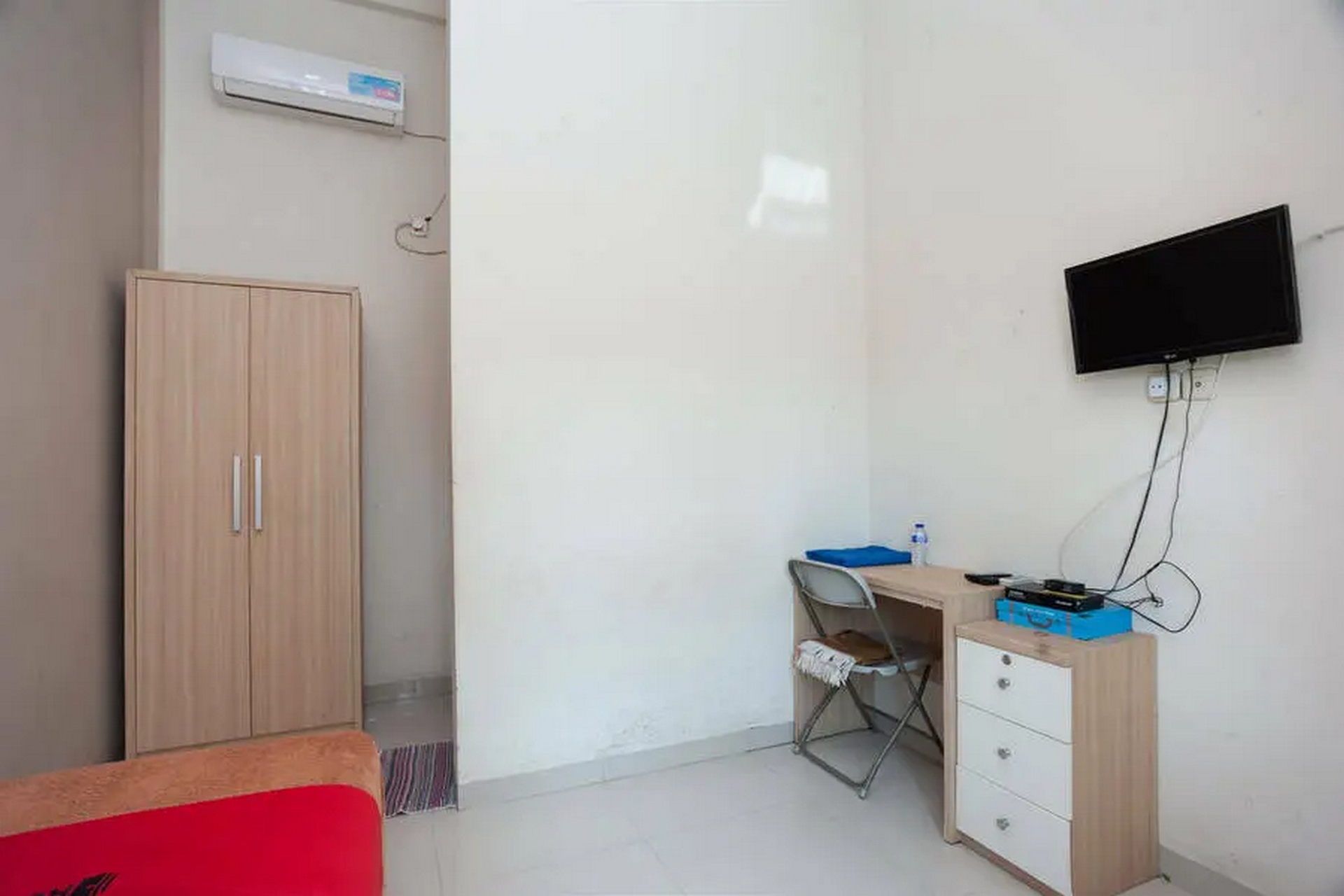 Bedroom 4, RedDoorz Syariah @ Jalan HOS Cokroaminoto Jambi, Jambi
