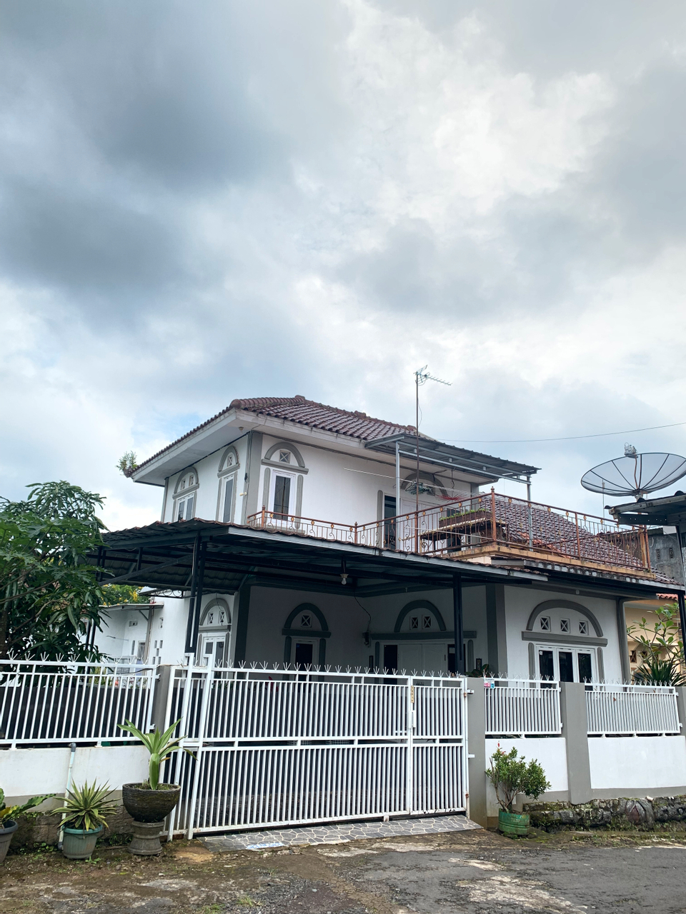 Villa Griya Bunga, Kuningan