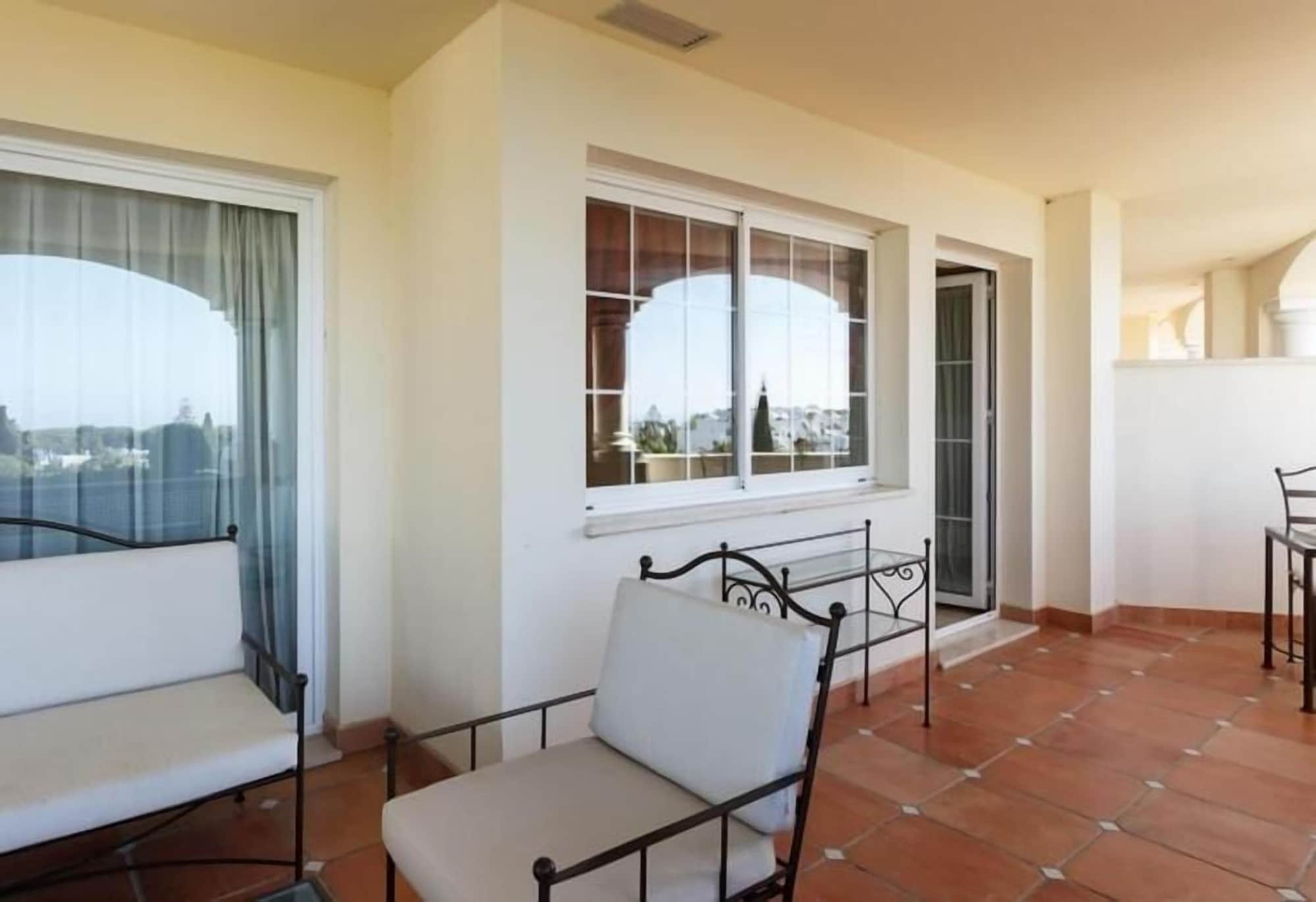 Balcony 4, GUADALPIN SUITES APARTAMENTOS, Málaga