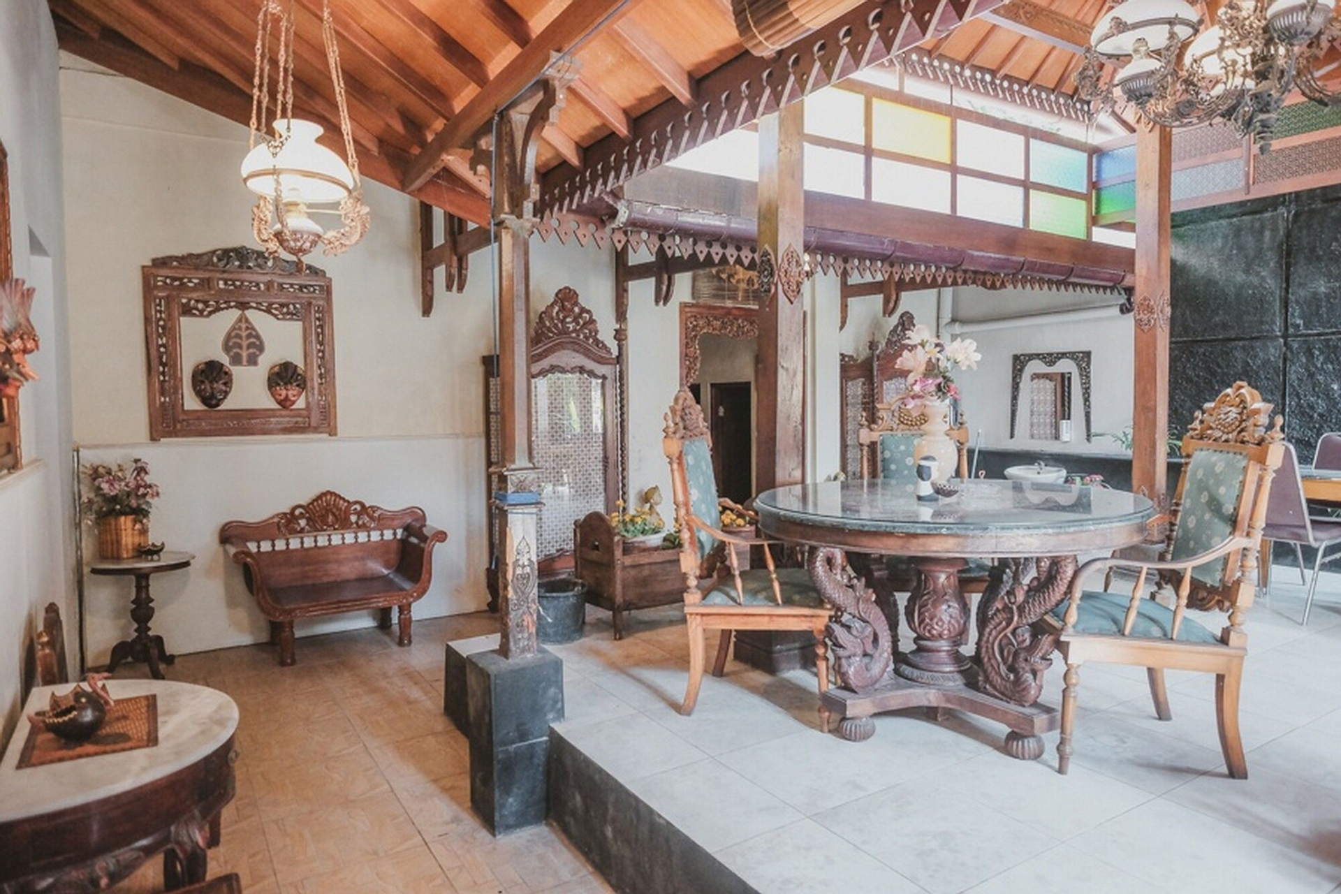 Public Area 2, RedDoorz near Galeria Mall 2, Yogyakarta