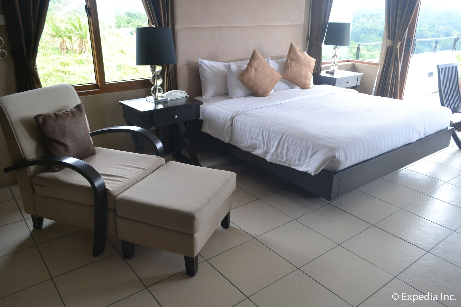 Others 1, 8 Suites By Fat Jimmy's, Tagaytay City