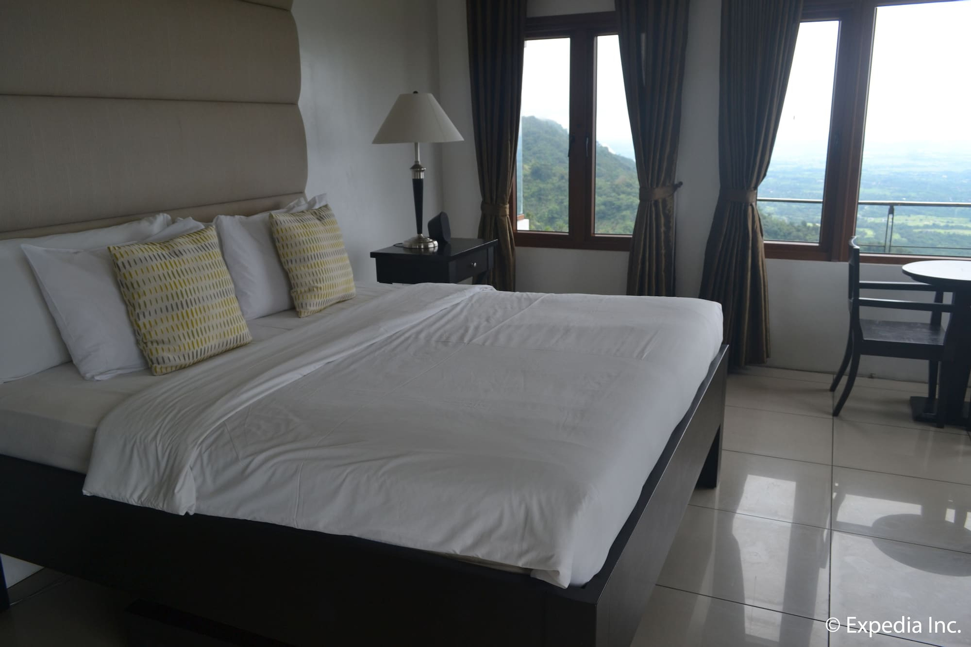 Bedroom 4, 8 Suites By Fat Jimmy's, Tagaytay City