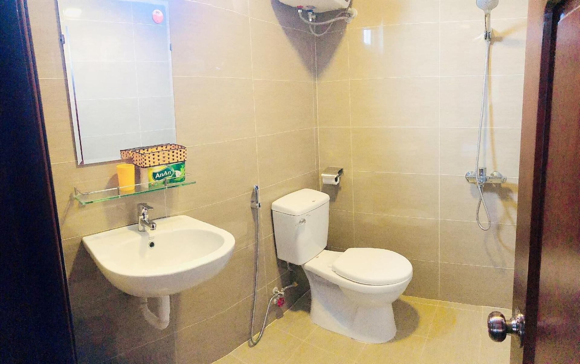 Bathroom 3, Binh Duong 2 Hotel, Huế