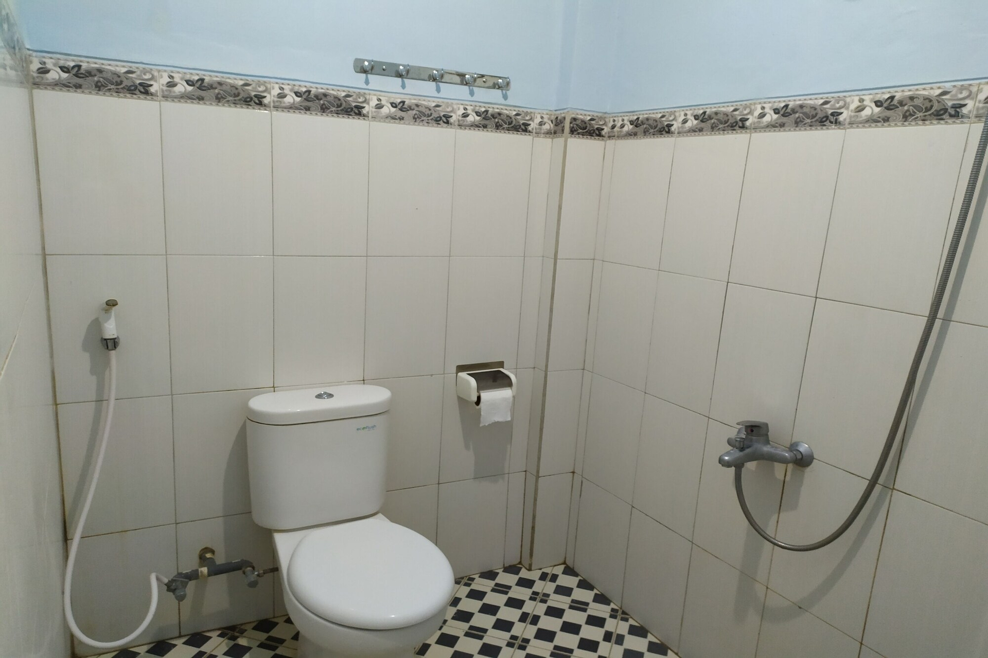 Bathroom 2, OYO 2423 Hotel Tubalong Taliwang Syariah, Sumbawa Barat