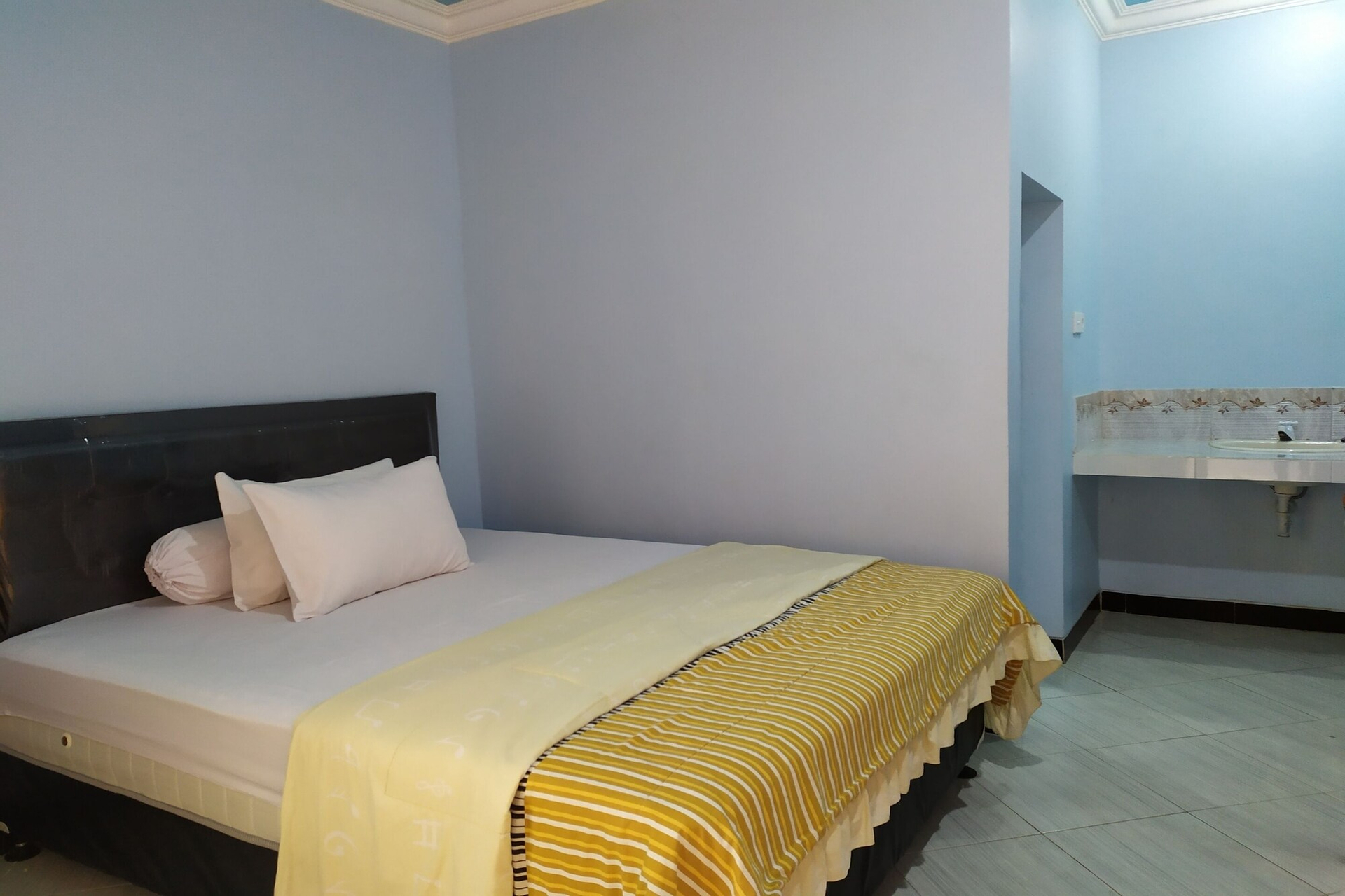 Room 3, OYO 2423 Hotel Tubalong Taliwang Syariah, Sumbawa Barat