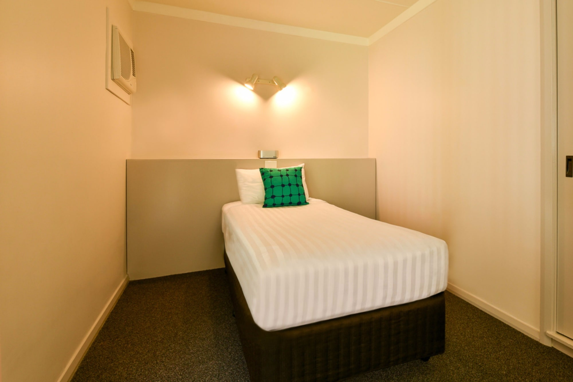 Bedroom 3, Sanno Marracoonda Airport Hotel, Belmont