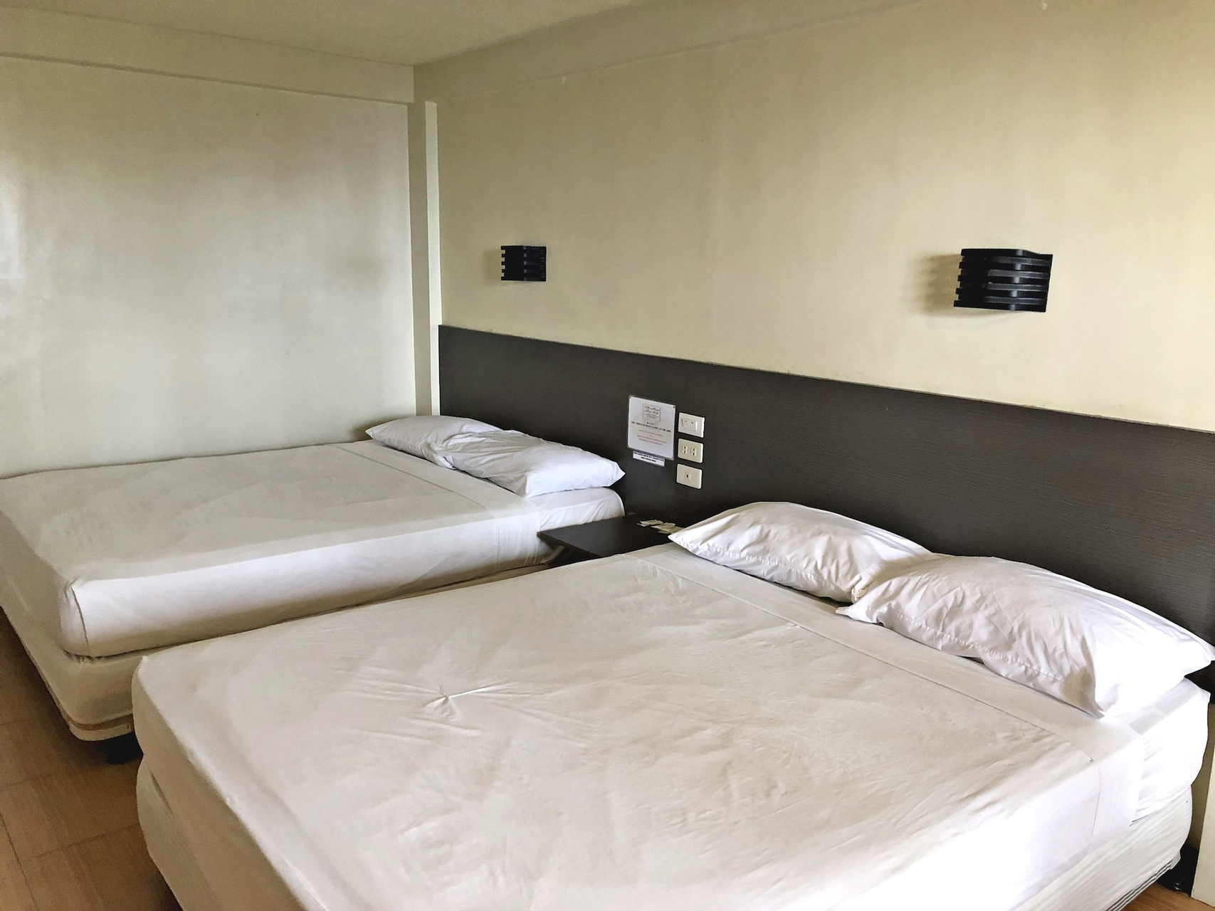 Room 1, Pura Vida Resort, Tagaytay City