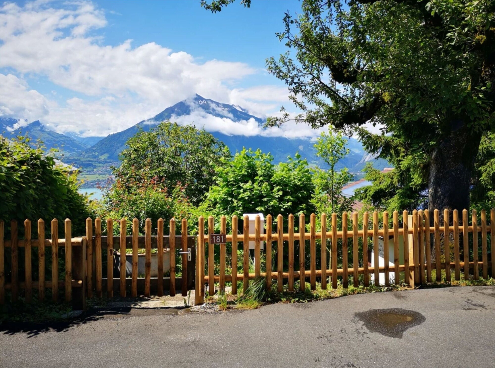 Parking, Chalet With Panoramic Views of the Mountains of the Oberland and Lake Thun, Thun