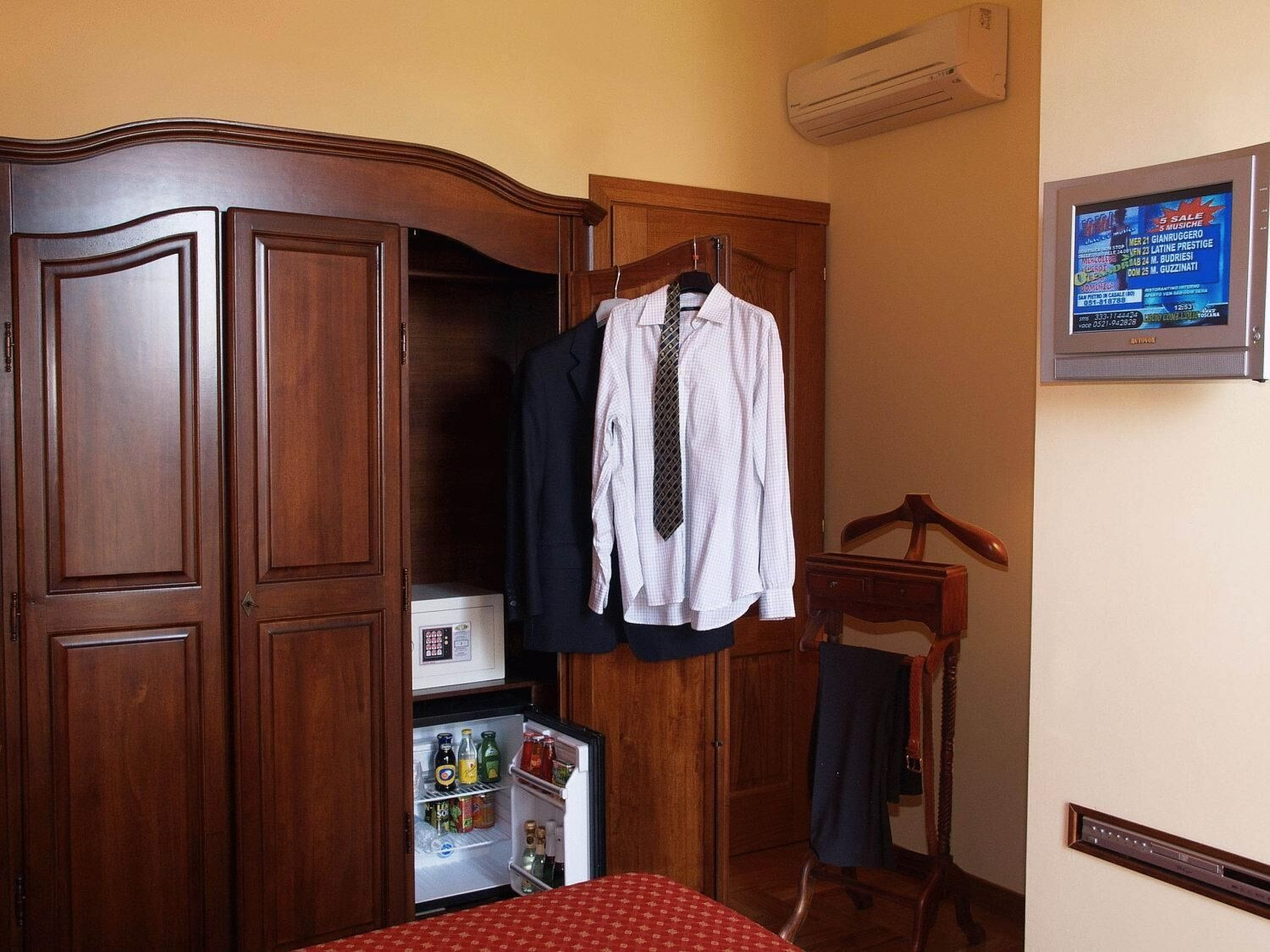 Bedroom 3, Petit Chateau, Pistoia