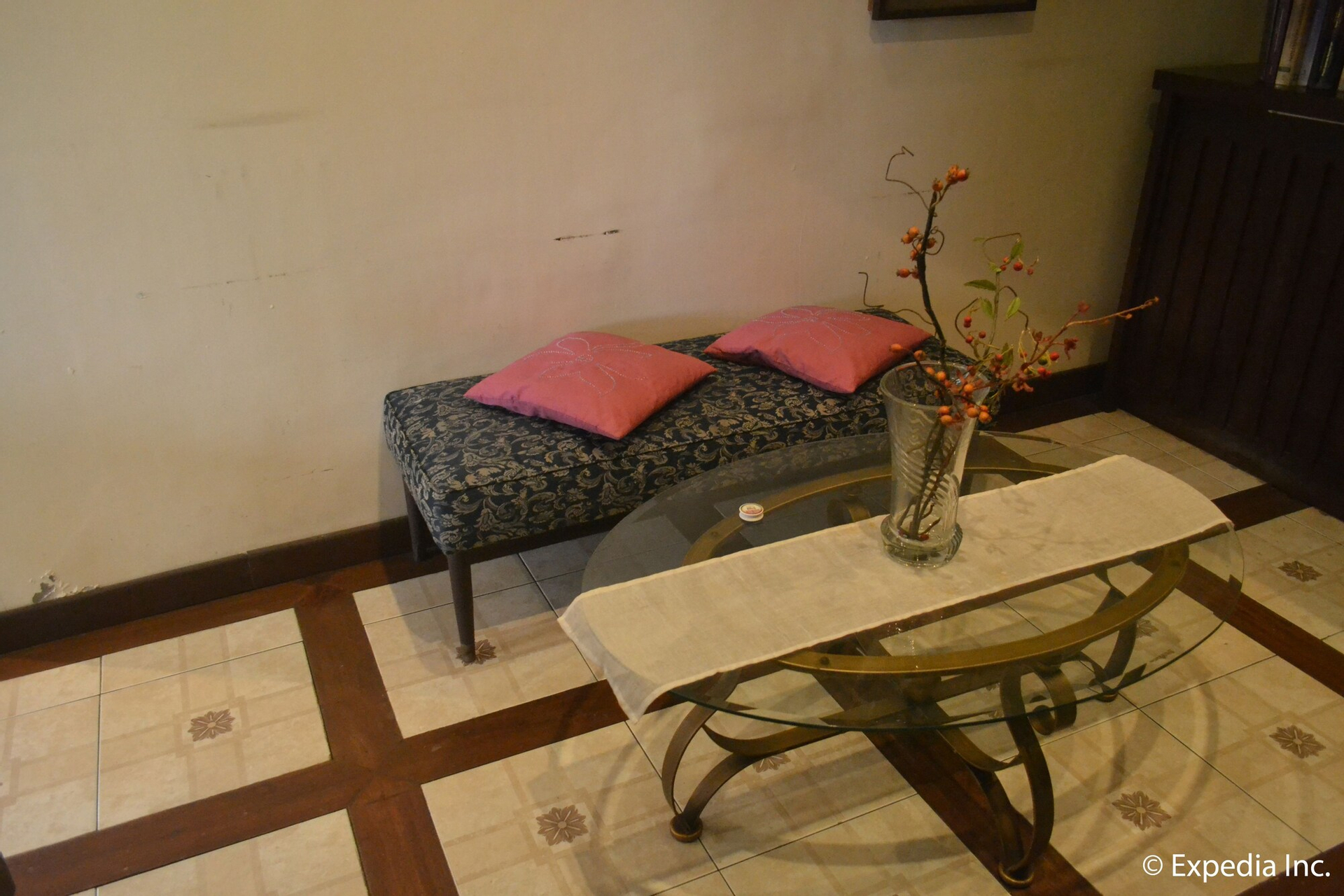 Others 5, Twin Pines Suites, Tagaytay City