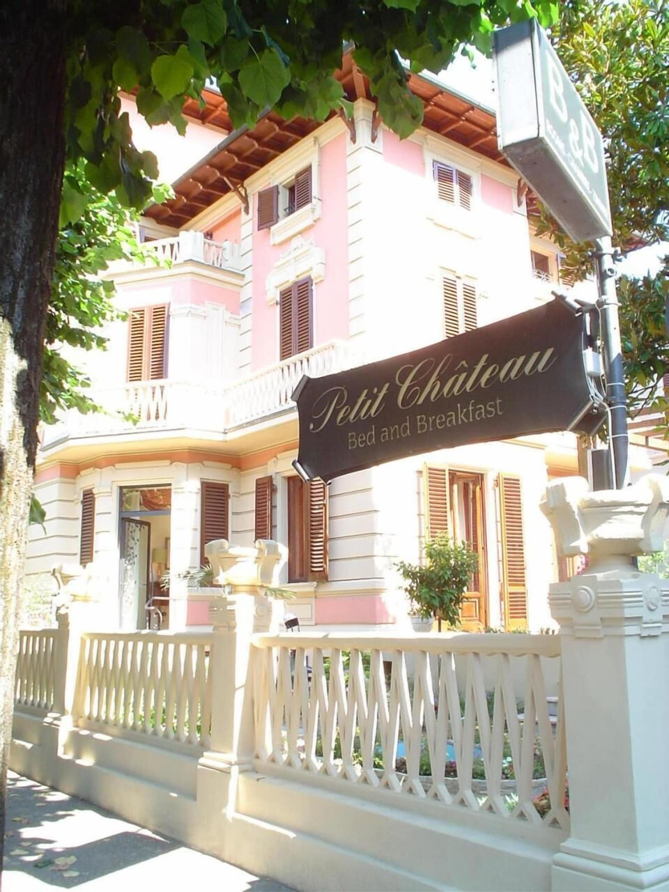Exterior & Views 2, Petit Chateau, Pistoia