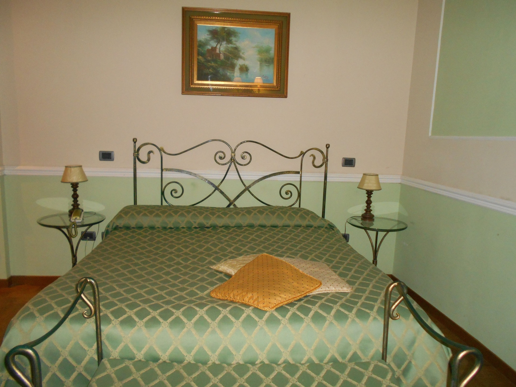 Bedroom 5, Petit Chateau, Pistoia