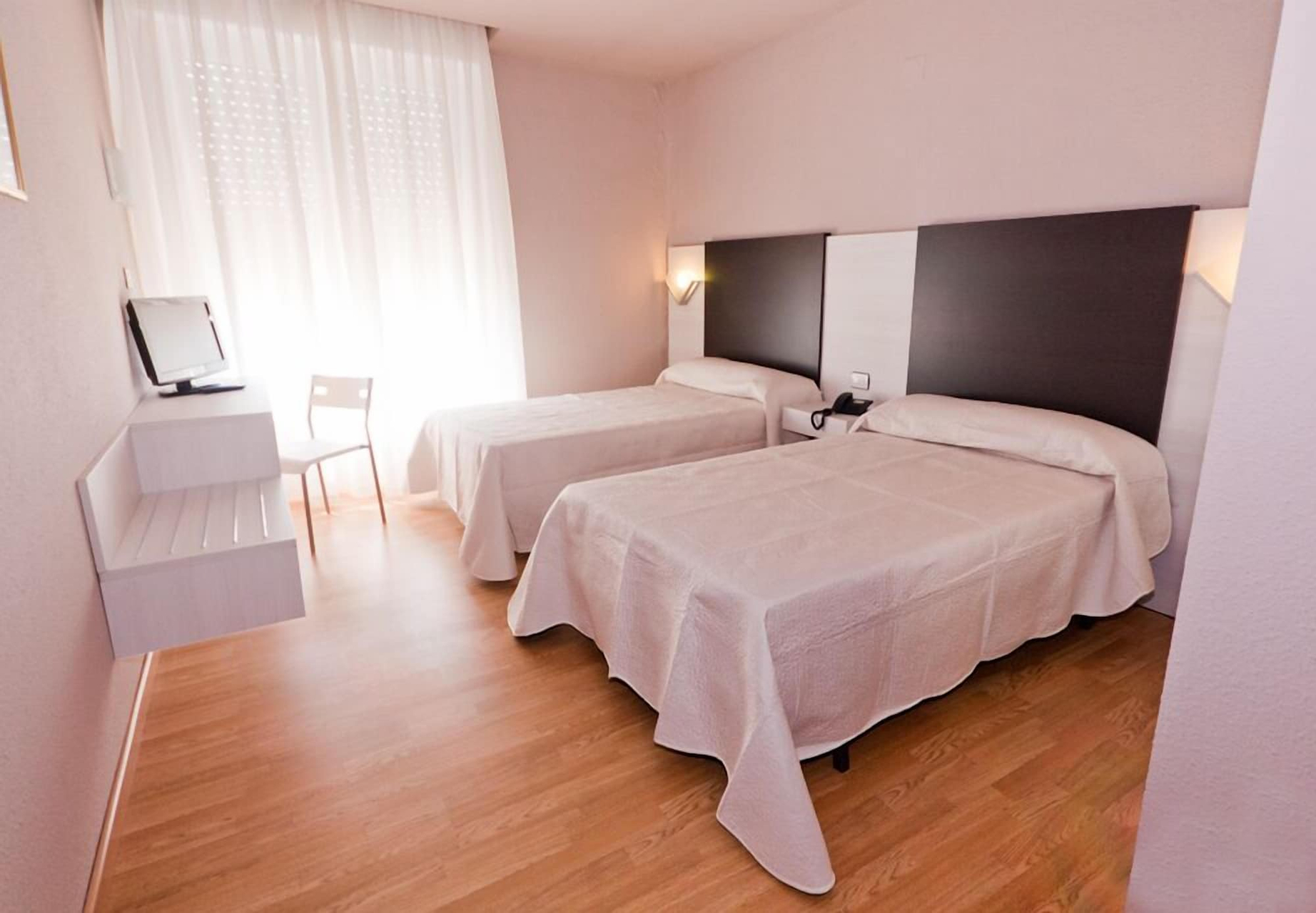 Bedroom 4, Fornos, Zaragoza