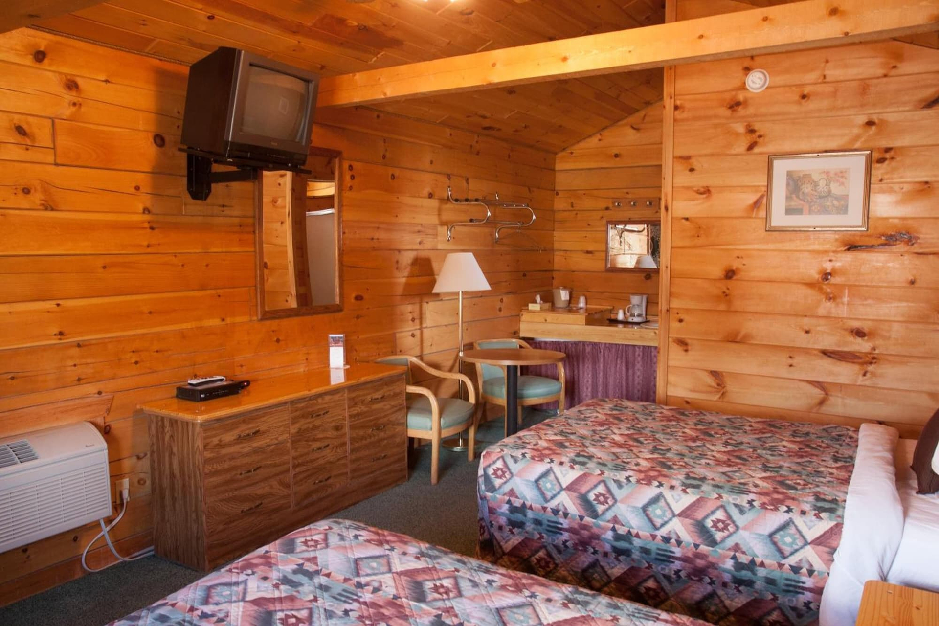 Room 2, Bryce Gateway inn Cabins, Garfield