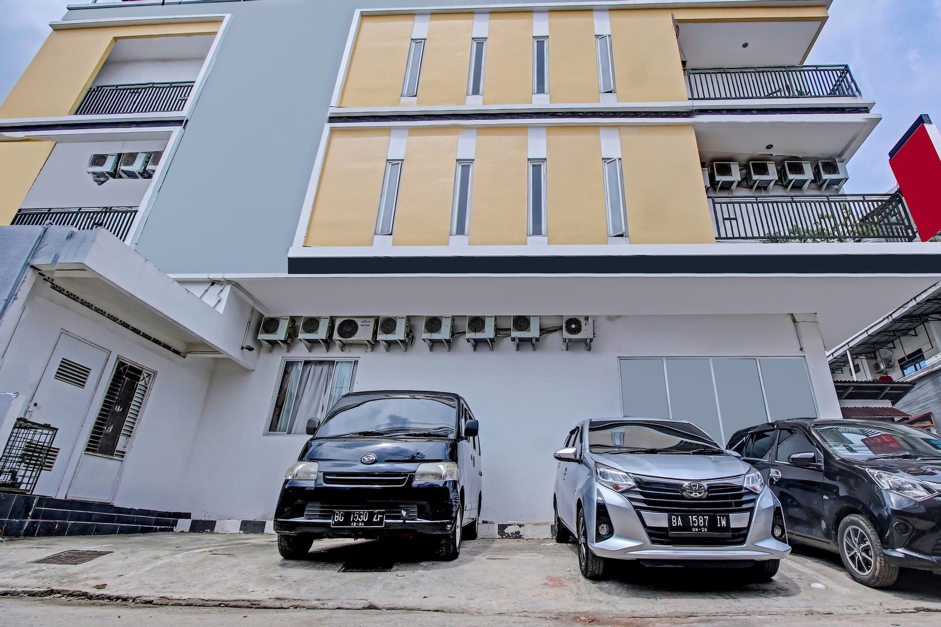 Exterior & Views