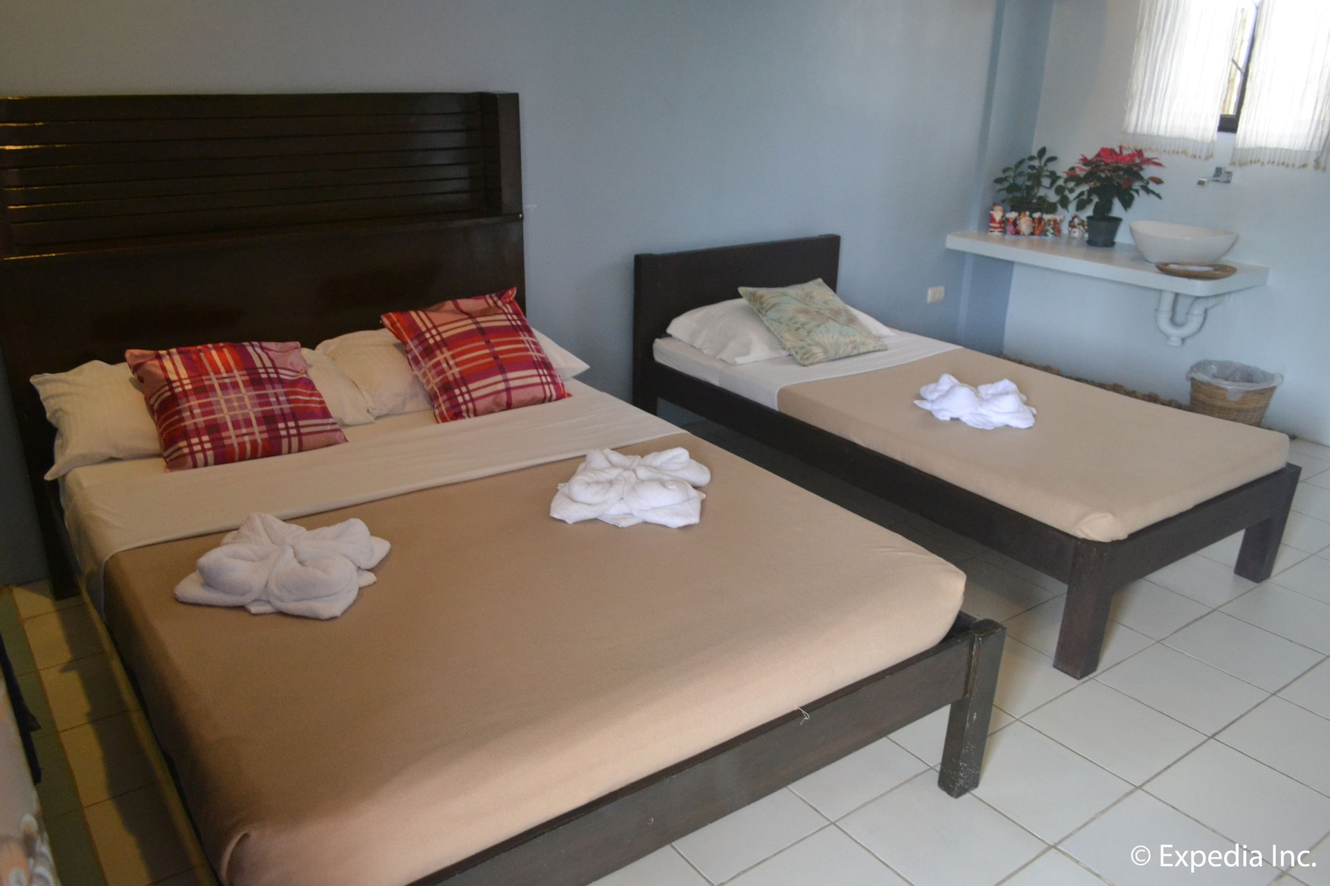 Room 3, Lazea Tagaytay Inn, Tagaytay City