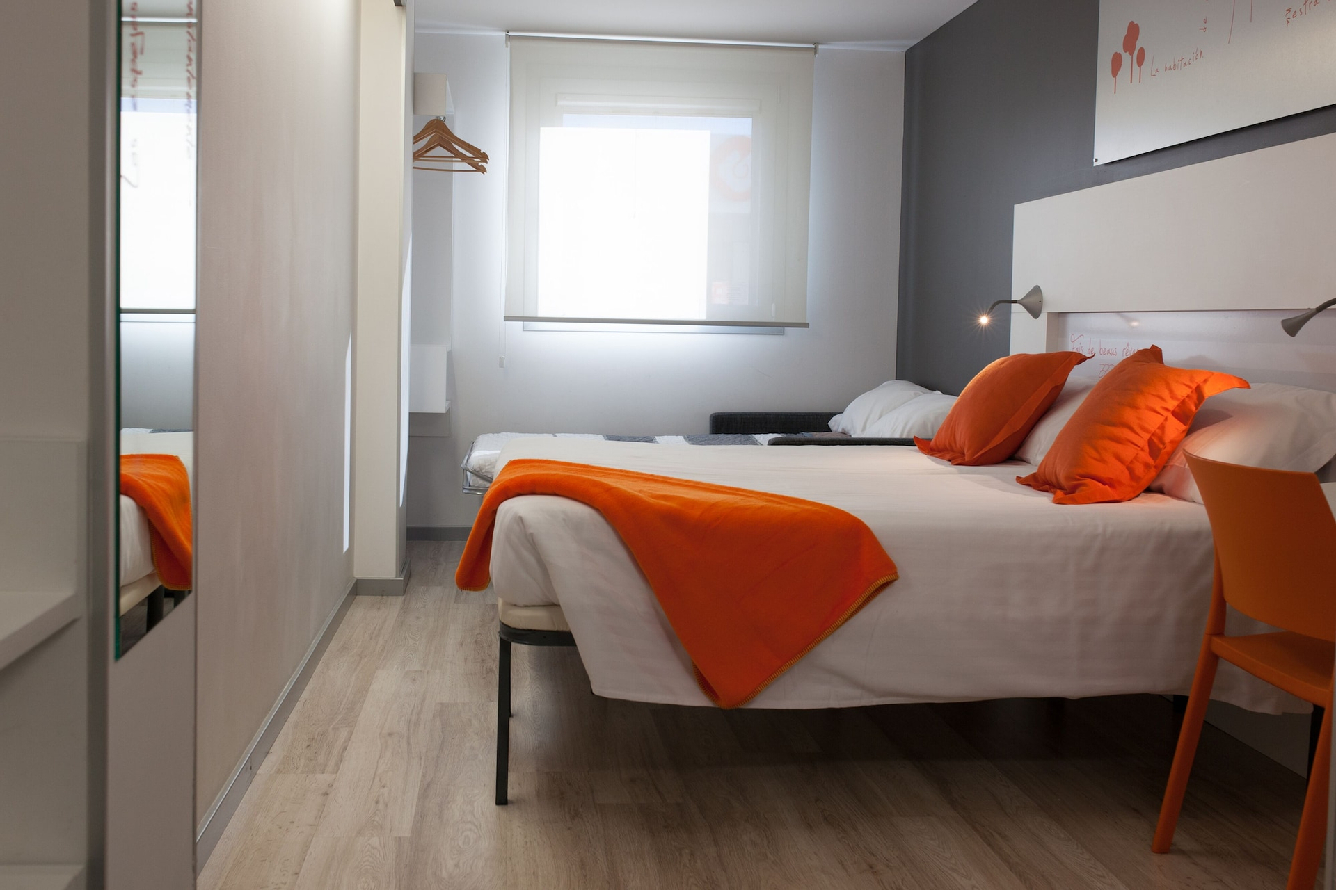 Bedroom 4, Bed4u Pamplona, Navarra