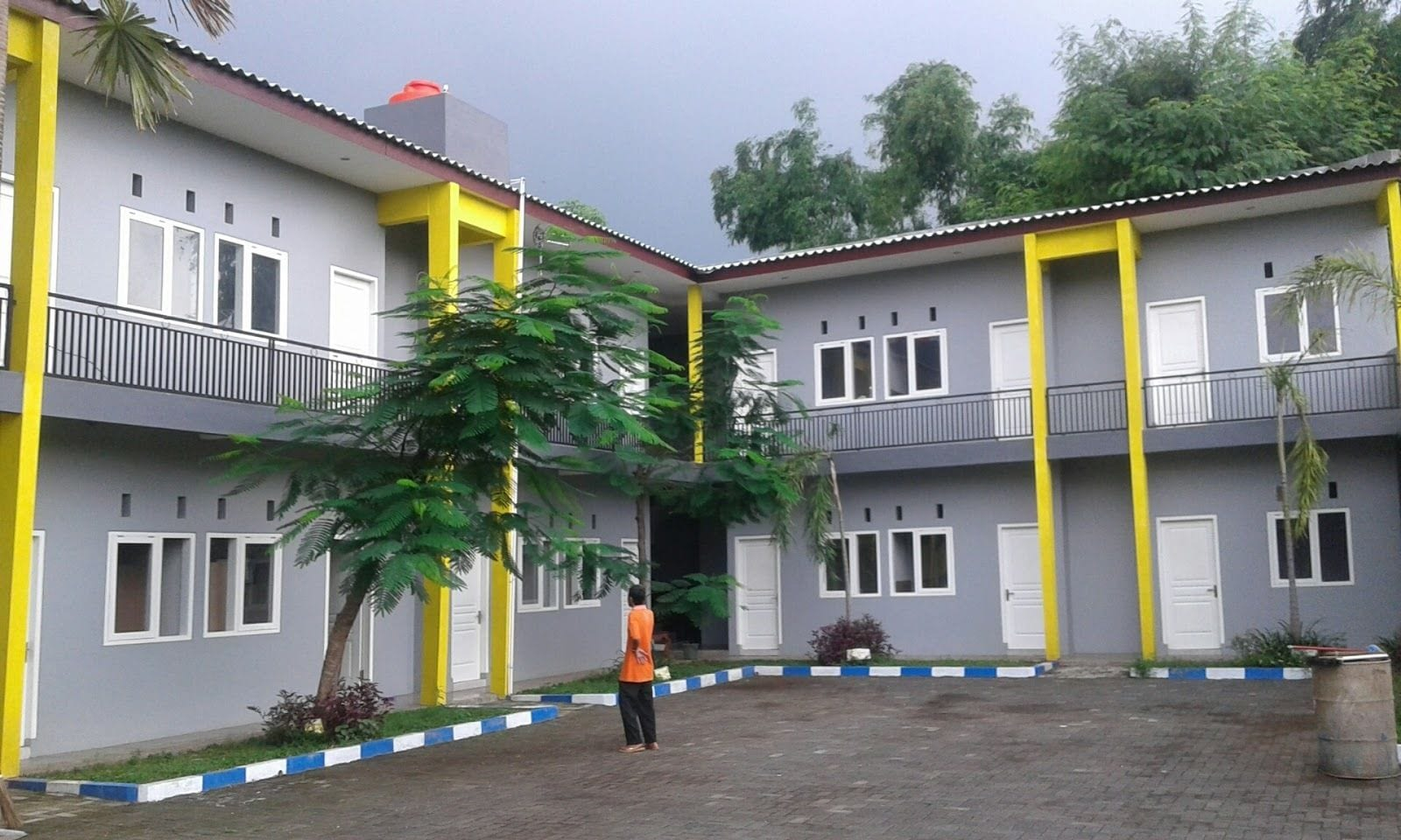 Exterior & Views