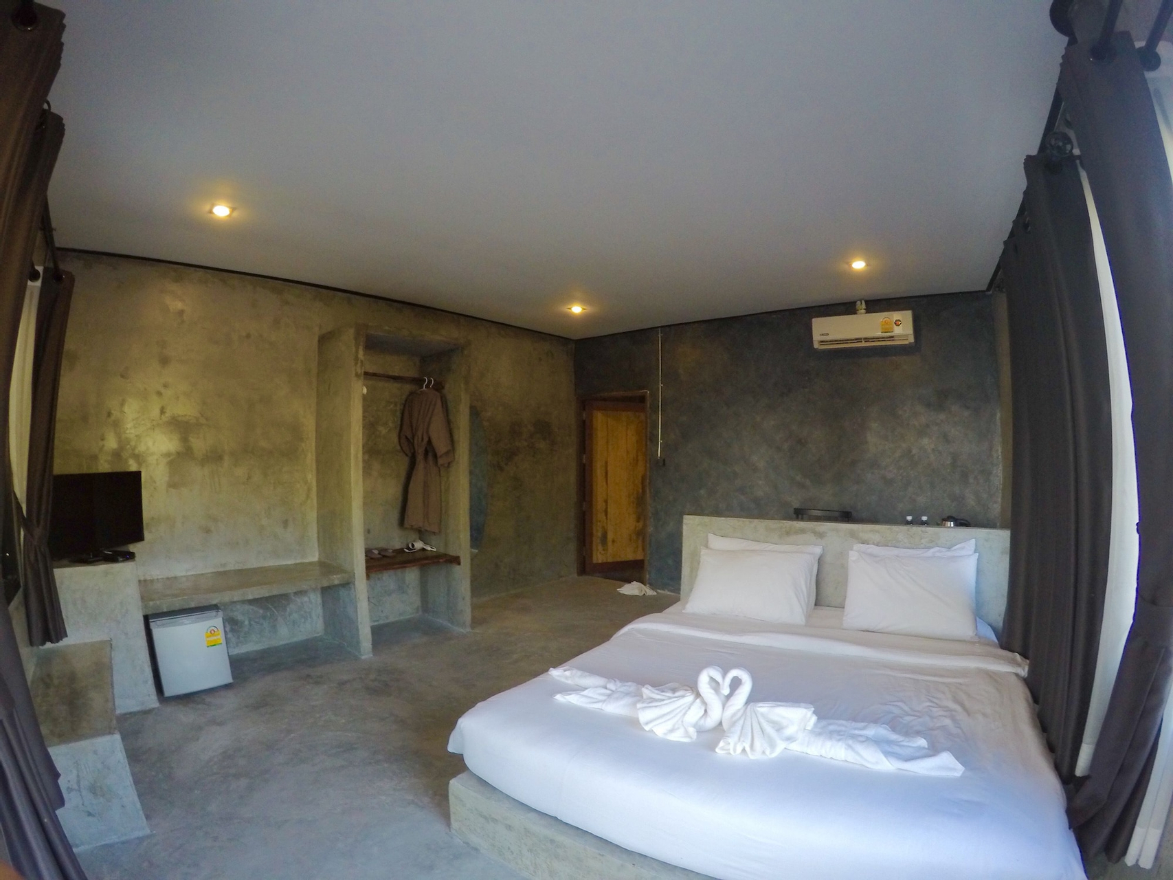 Room 1, Koh Mook De Tara, Kantrang