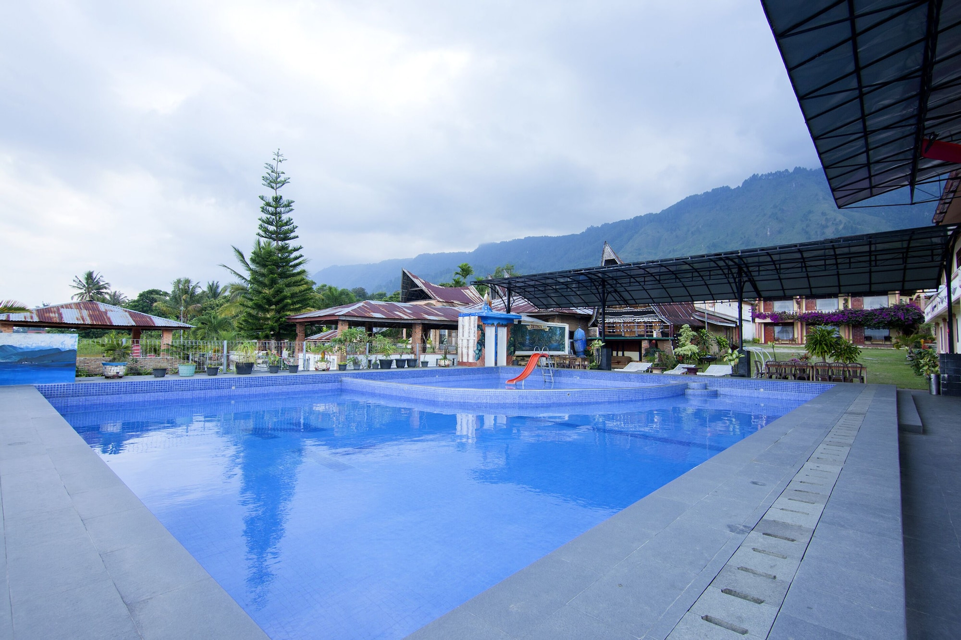 Others, OYO 2208 Thyesza Hotel (tutup sementara), Samosir