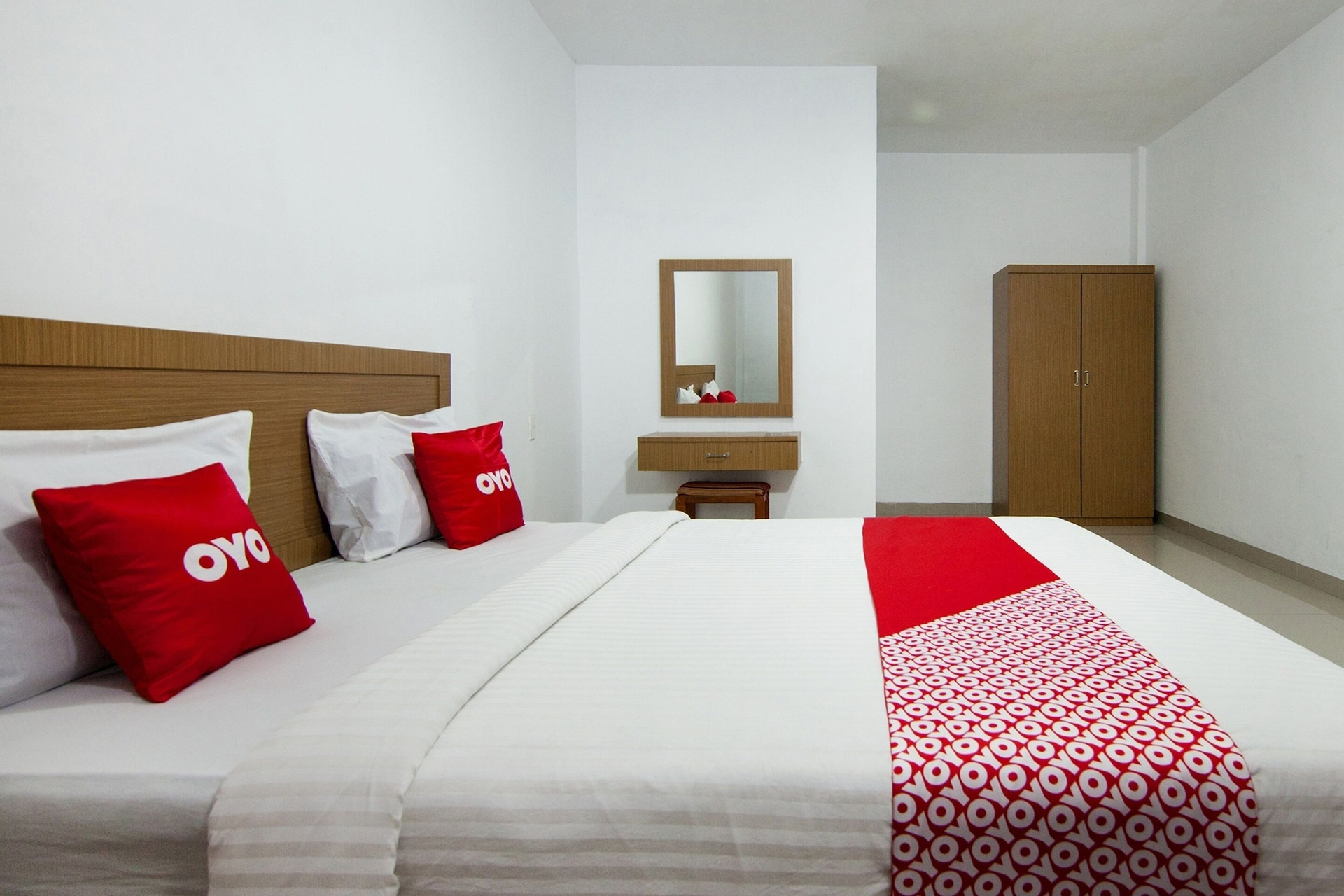 Bedroom 3, OYO 2208 Thyesza Hotel (tutup sementara), Samosir