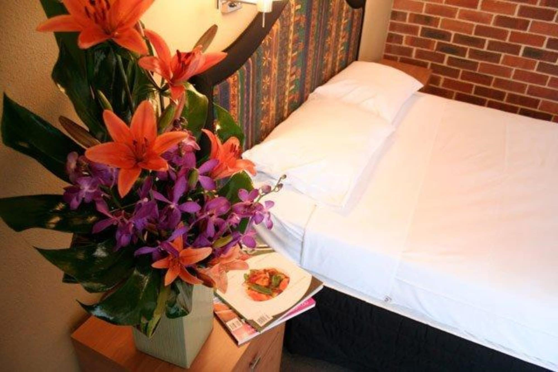 Bedroom 2, Rose & Crown Hotel, Swan