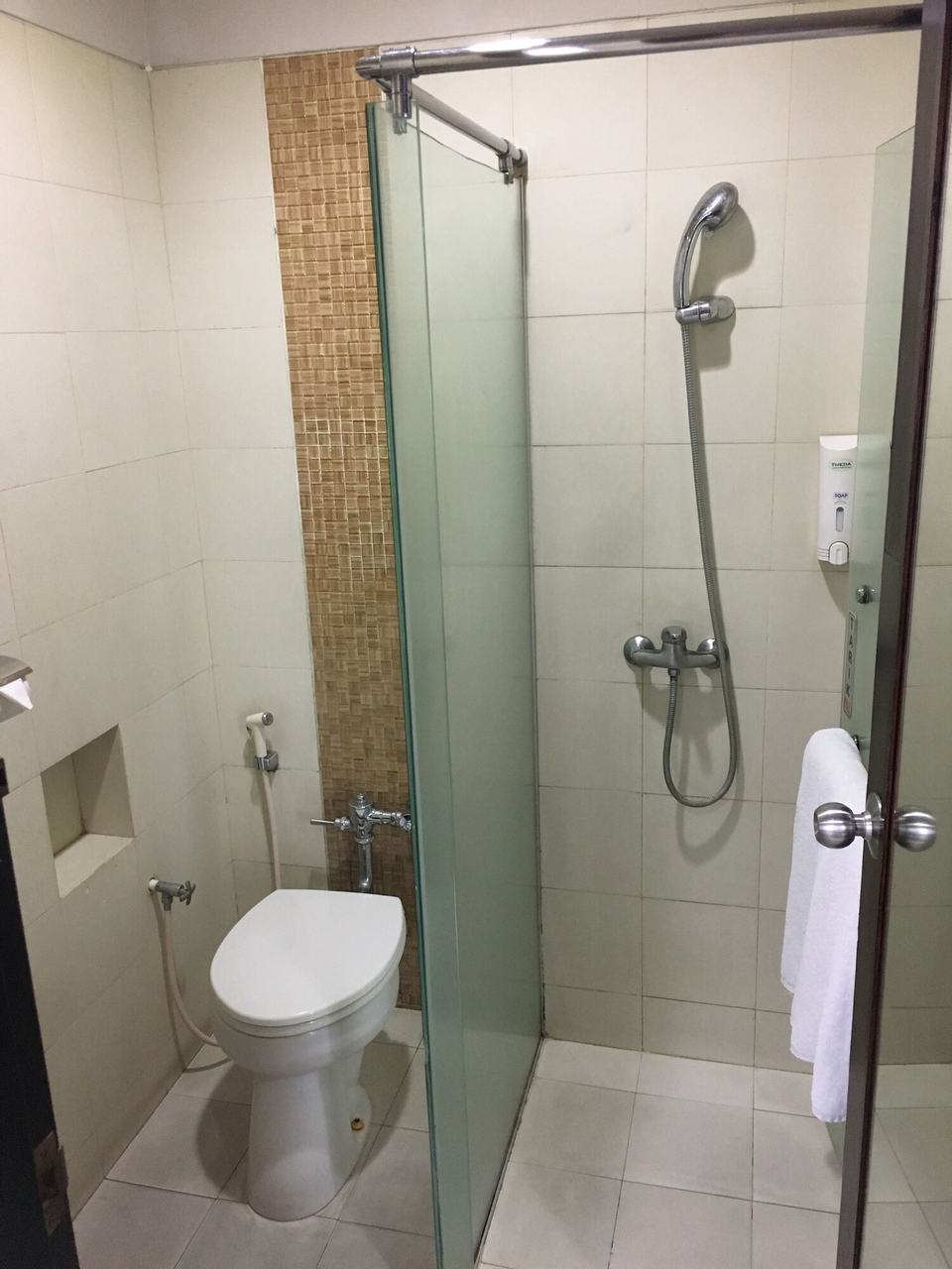 Bathroom, OYO 831 Central Hotel, Kudus