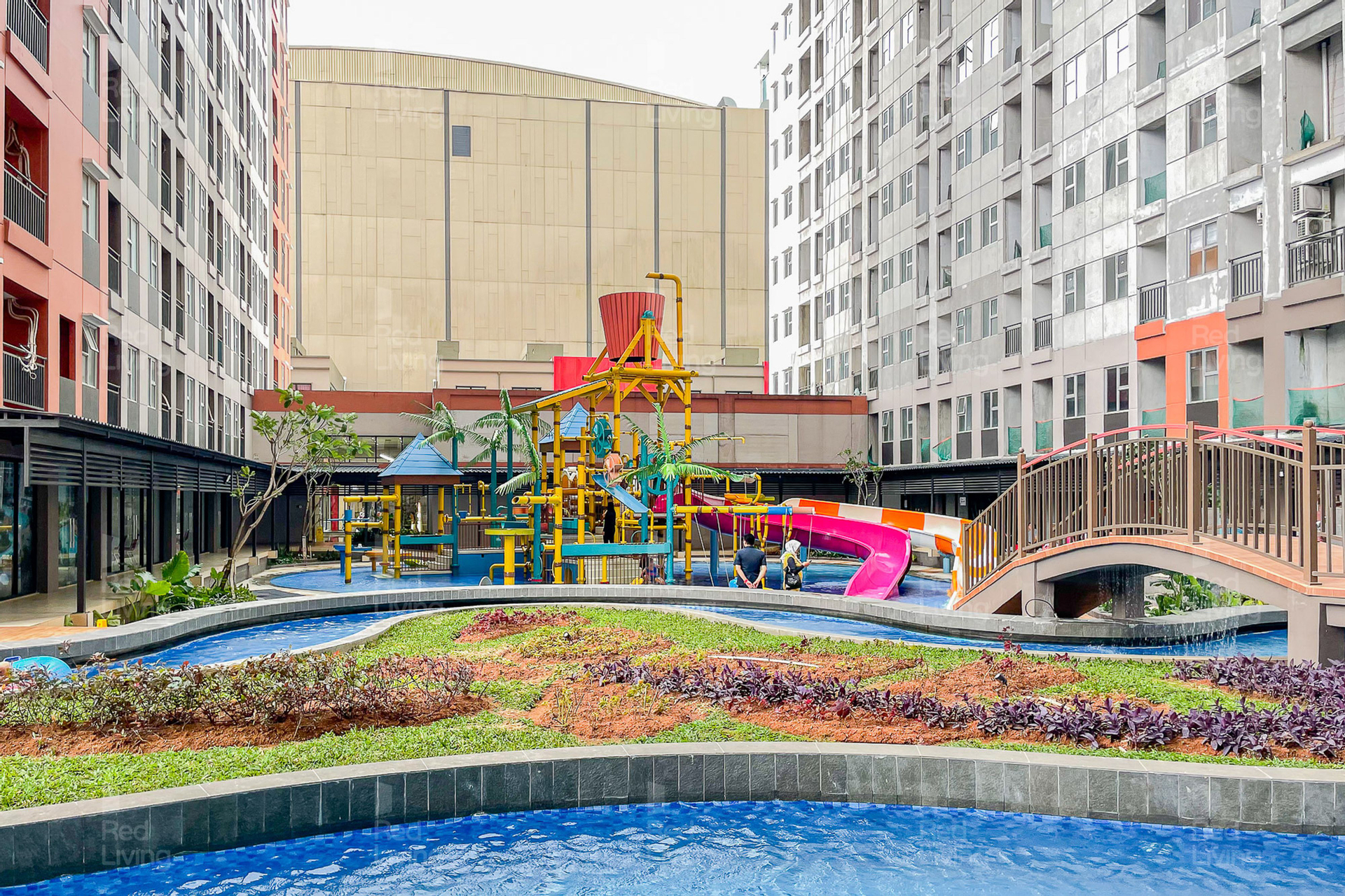 RedLiving Apartemen Transpark Juanda - Kamarku Tower Jade with Netflix, Bekasi