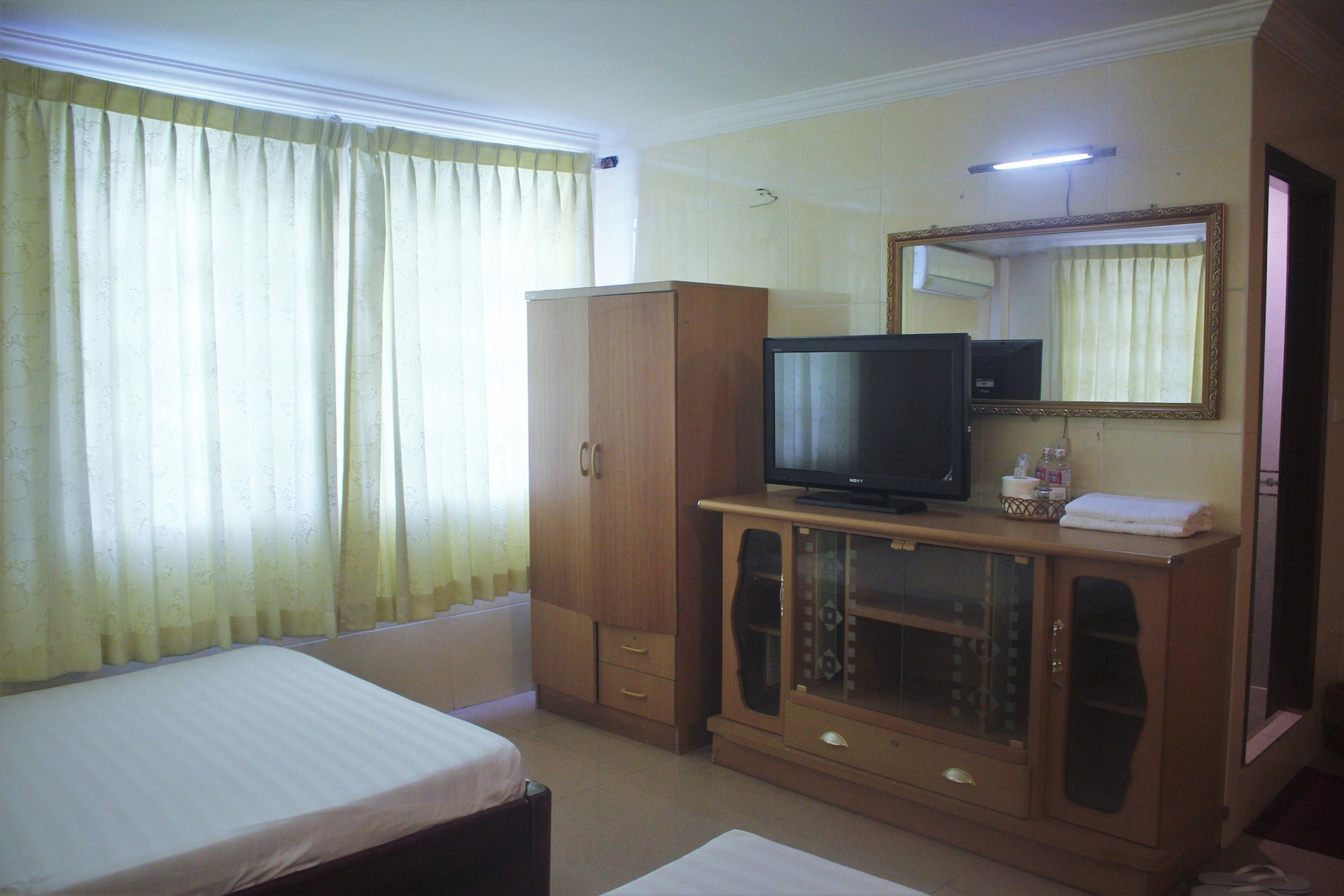 Bedroom 3, Spring Park Hotel, Svay Pao