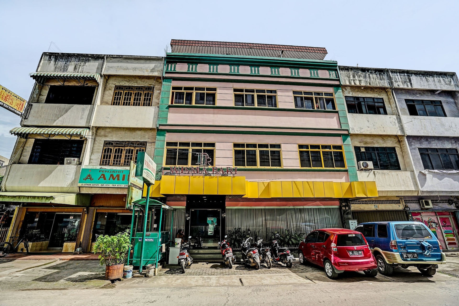 Exterior & Views 1, OYO 91805 Hotel Wisma Bari, Palembang