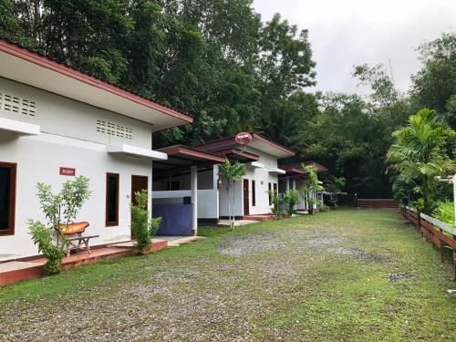 Thanathorn Guesthouse, Kantrang